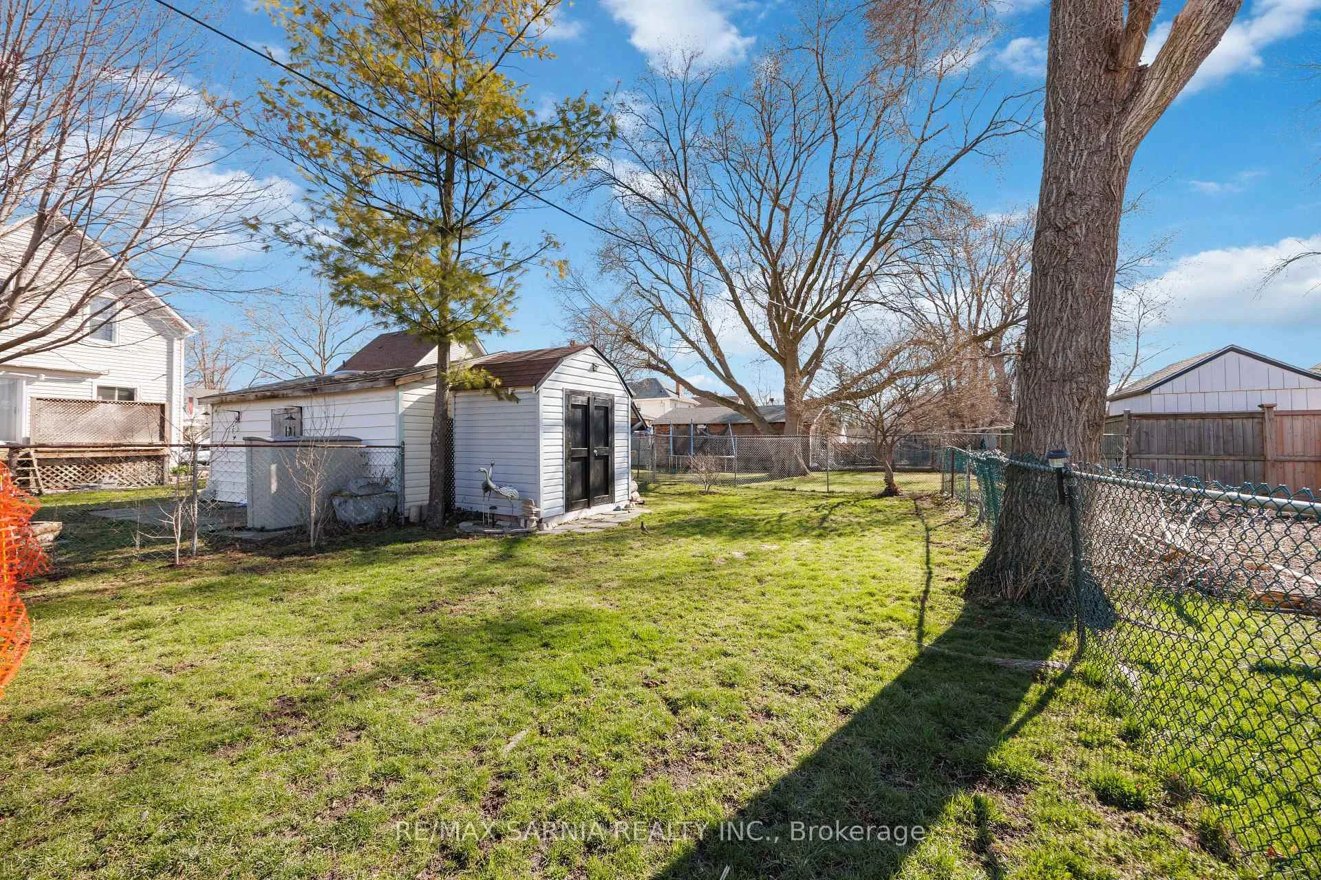 Photo 42 of 142 Mackenzie Street S, Sarnia — HOMEH