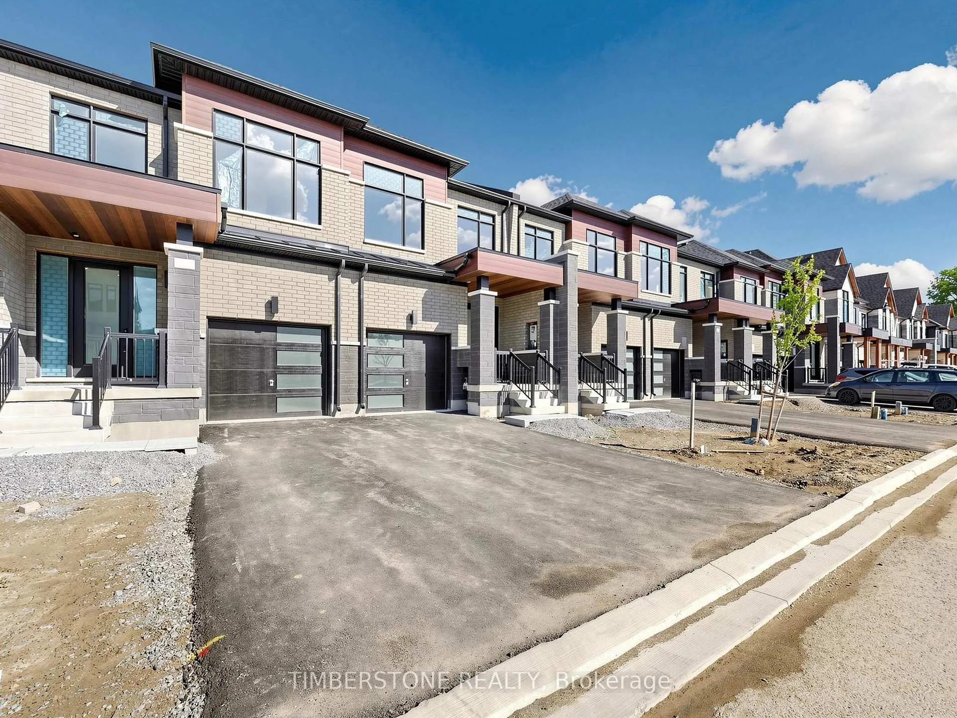 Photo 2 of 51 Freedom Oaks Trail, Brampton, Bram East — HOMEH