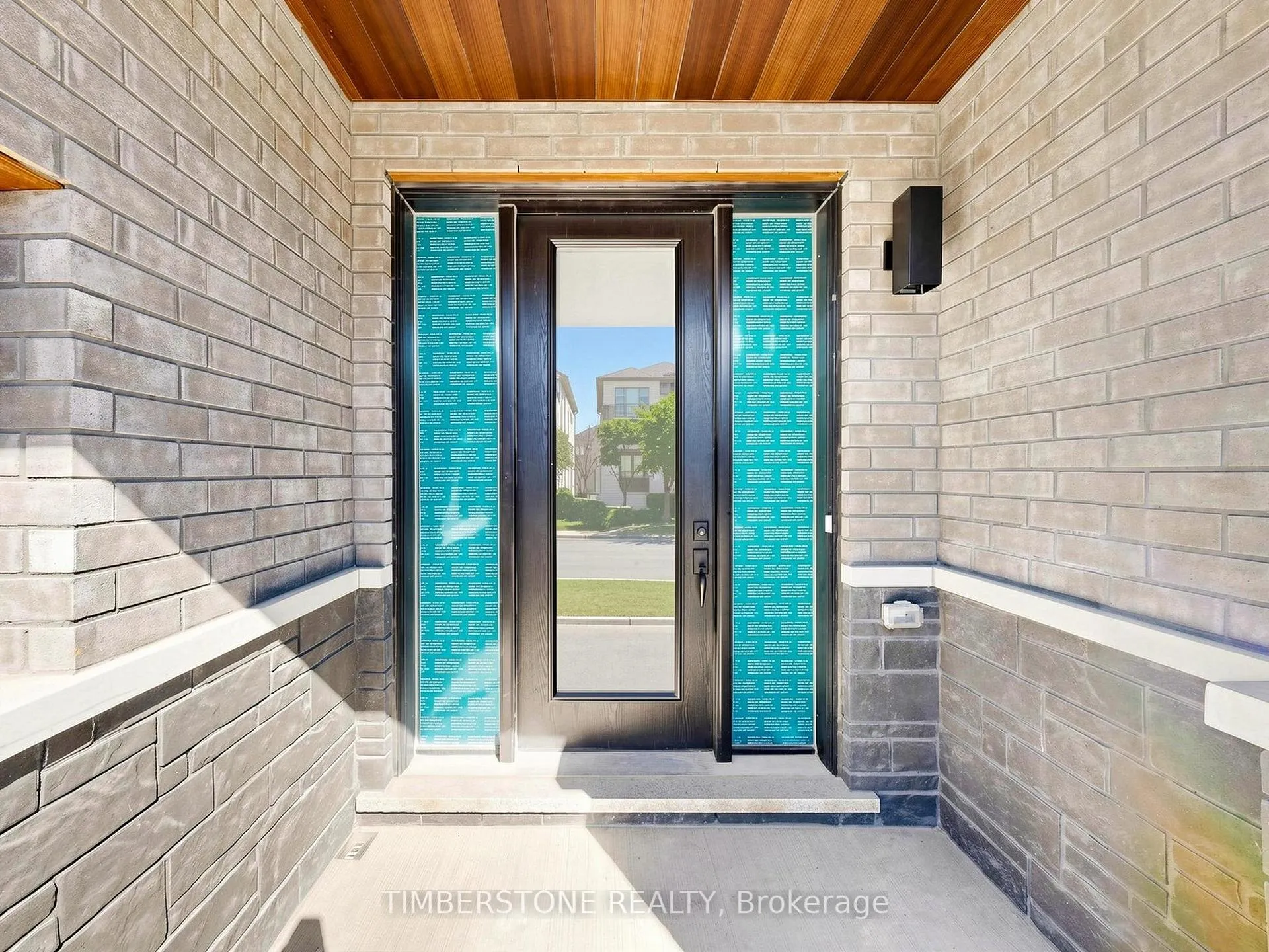 Photo 3 of 51 Freedom Oaks Trail, Brampton, Bram East — HOMEH