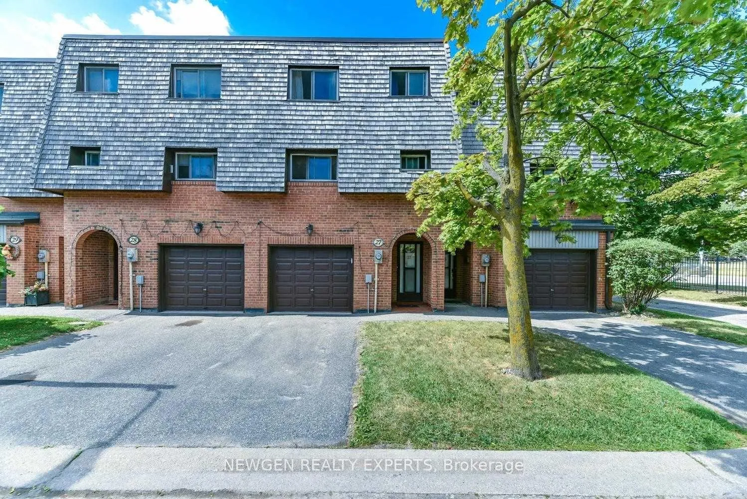 Front of 27 Briar Path