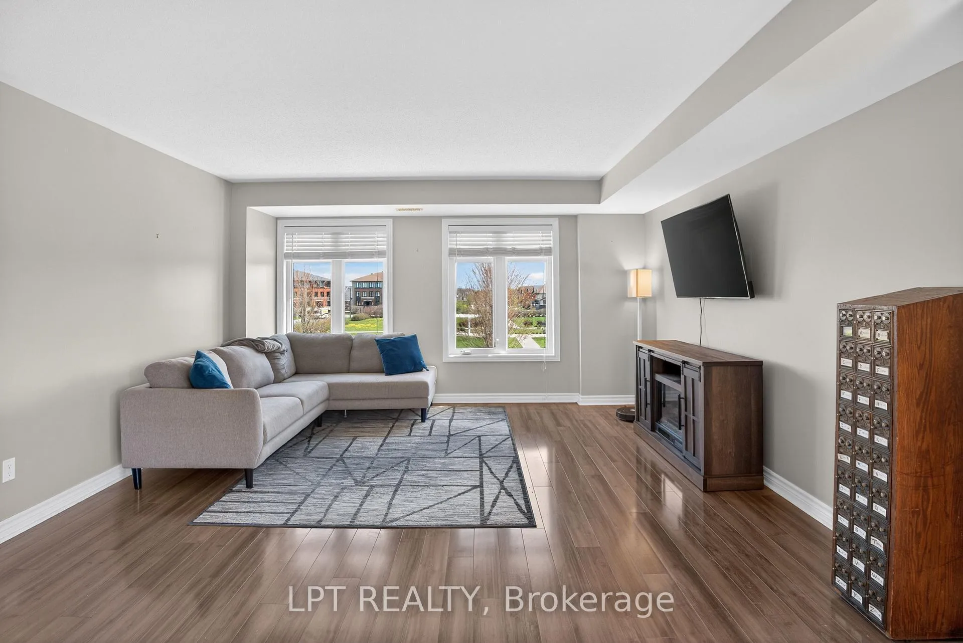 Photo 5 of 2342 Esprit Drive, Ottawa, Avalon East — HOMEH