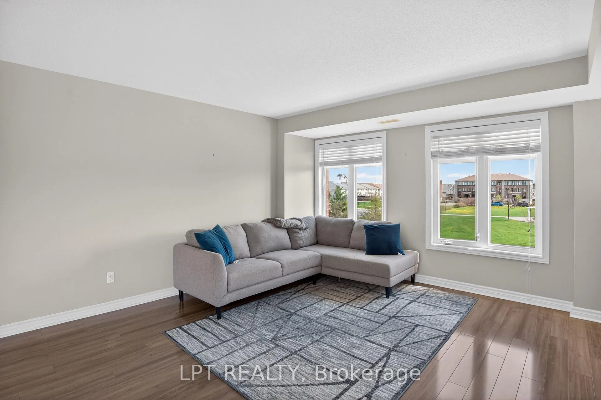 Photo 6 of 2342 Esprit Drive, Ottawa, Avalon East — HOMEH