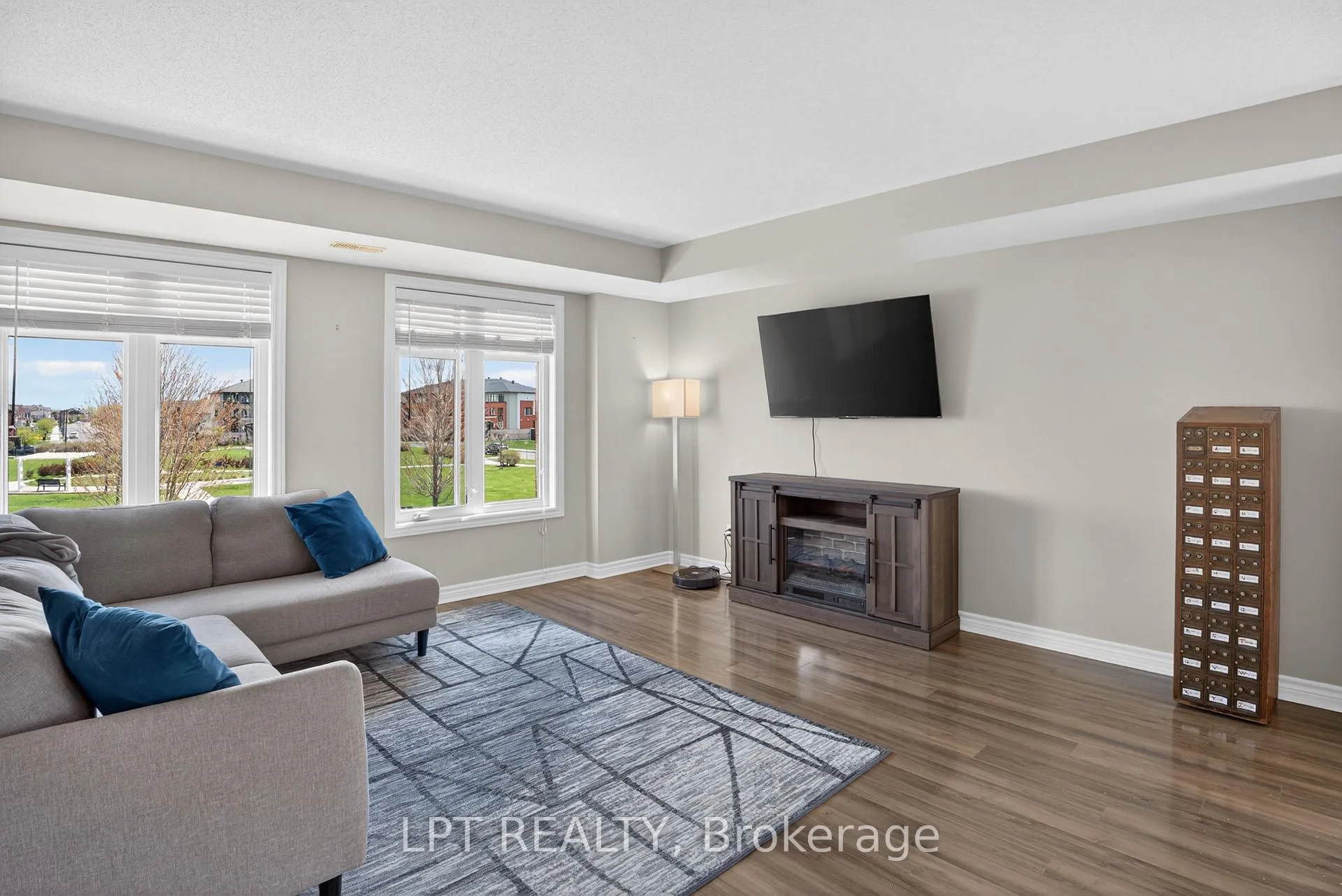 Photo 7 of 2342 Esprit Drive, Ottawa, Avalon East — HOMEH