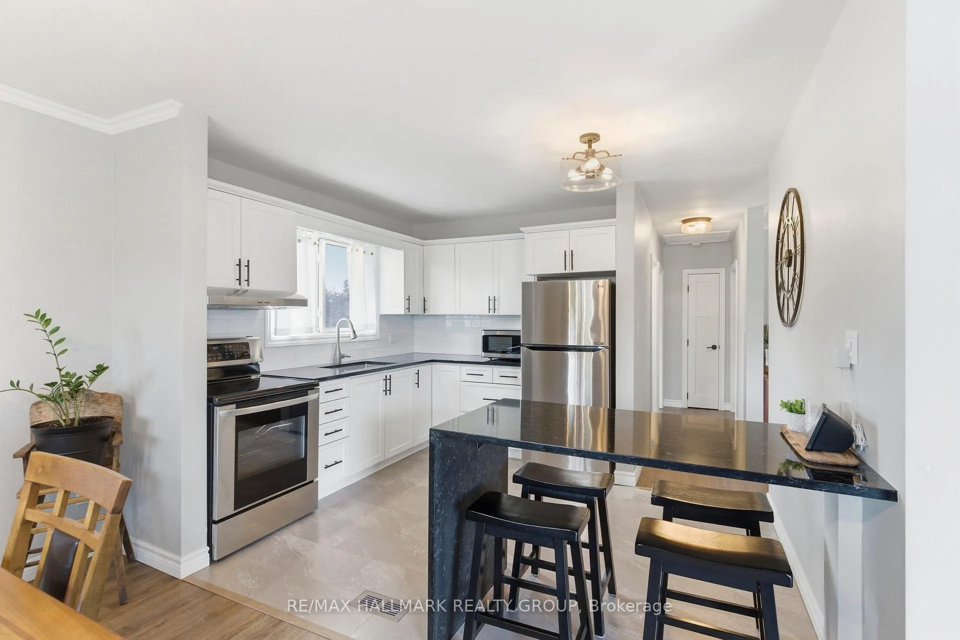 Photo 10 of 22 Elm Avenue, Brockville — HOMEH
