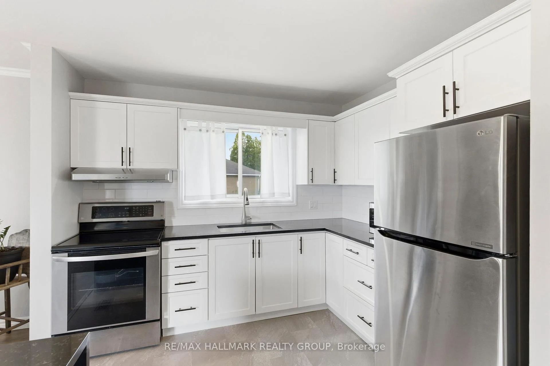 Photo 14 of 22 Elm Avenue, Brockville — HOMEH