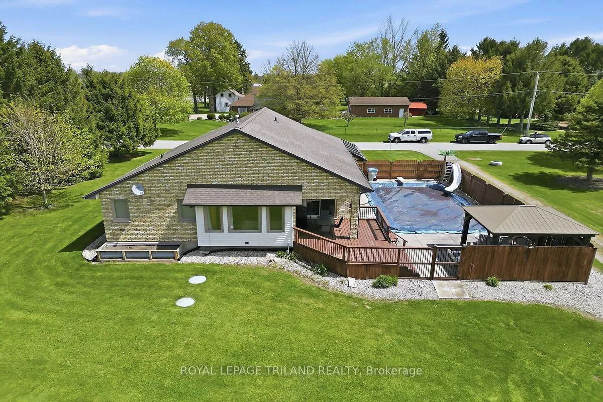 Photo 6 of 24671 Dodge Drive, Strathroy-Caradoc, Cairngorm — HOMEH