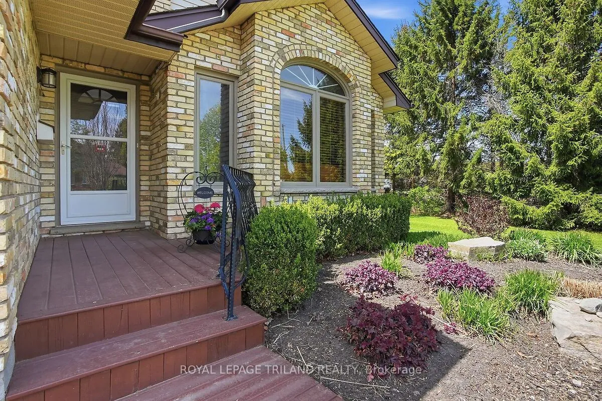 Photo 8 of 24671 Dodge Drive, Strathroy-Caradoc, Cairngorm — HOMEH