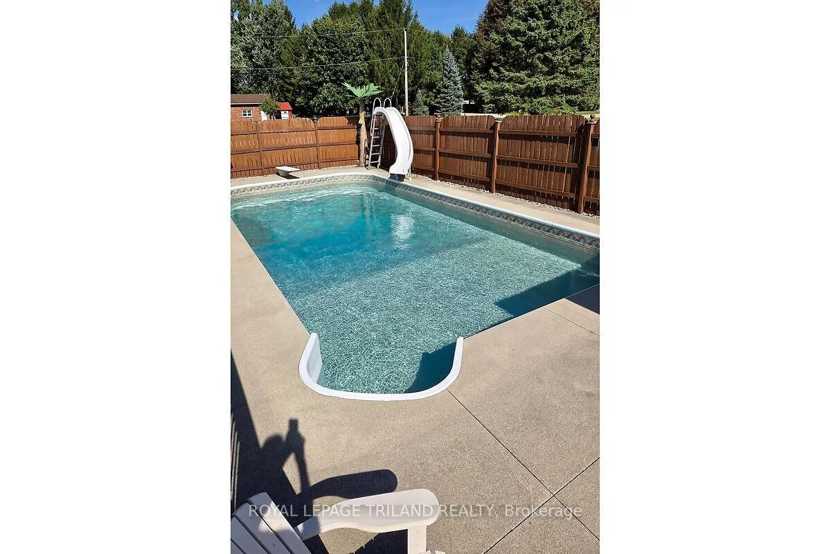Photo 11 of 24671 Dodge Drive, Strathroy-Caradoc, Cairngorm — HOMEH
