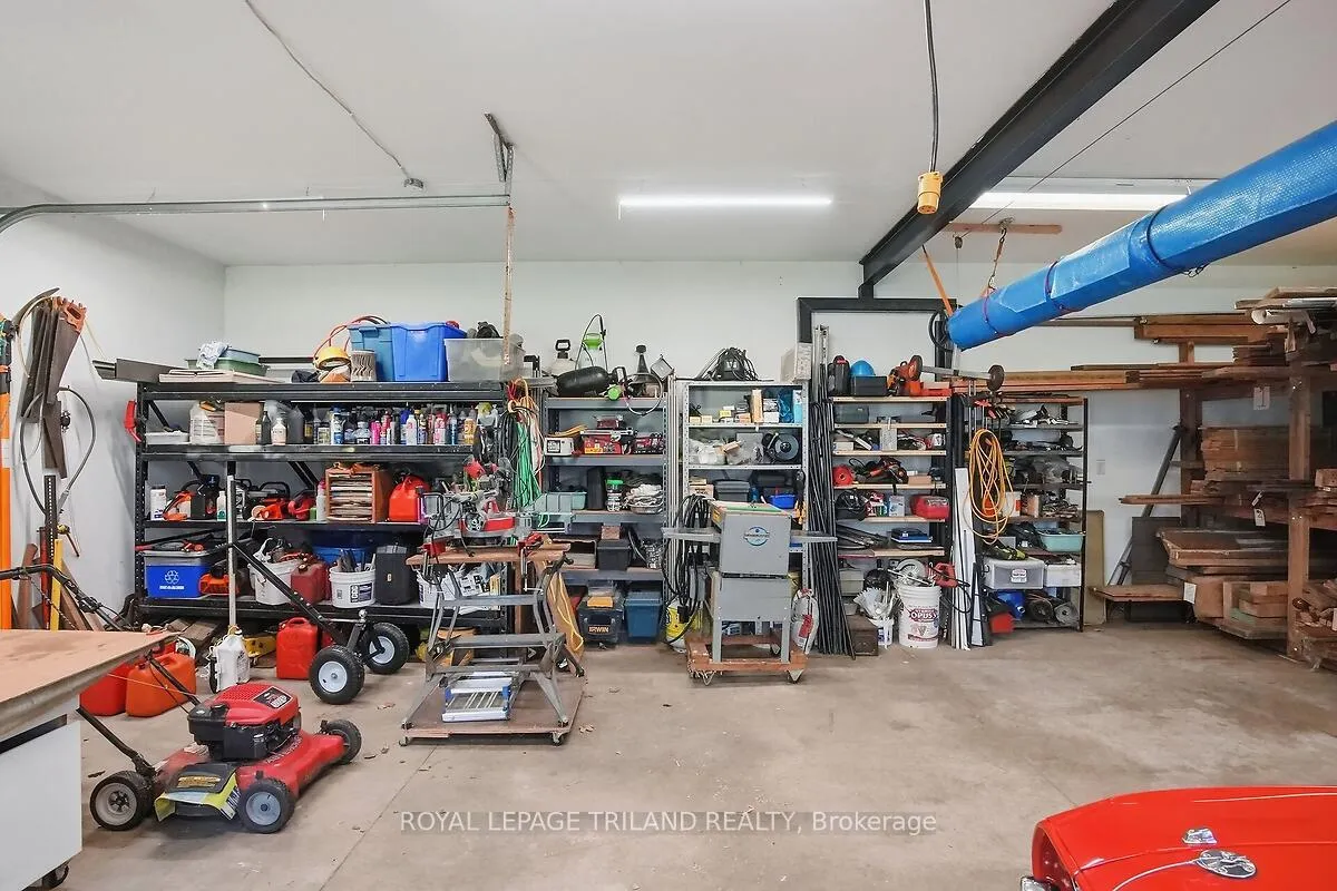 Photo 16 of 24671 Dodge Drive, Strathroy-Caradoc, Cairngorm — HOMEH