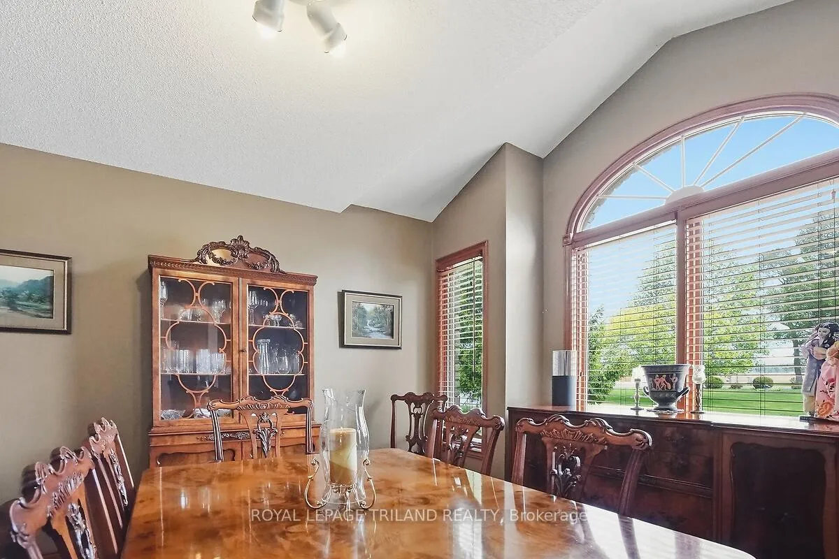 Photo 27 of 24671 Dodge Drive, Strathroy-Caradoc, Cairngorm — HOMEH