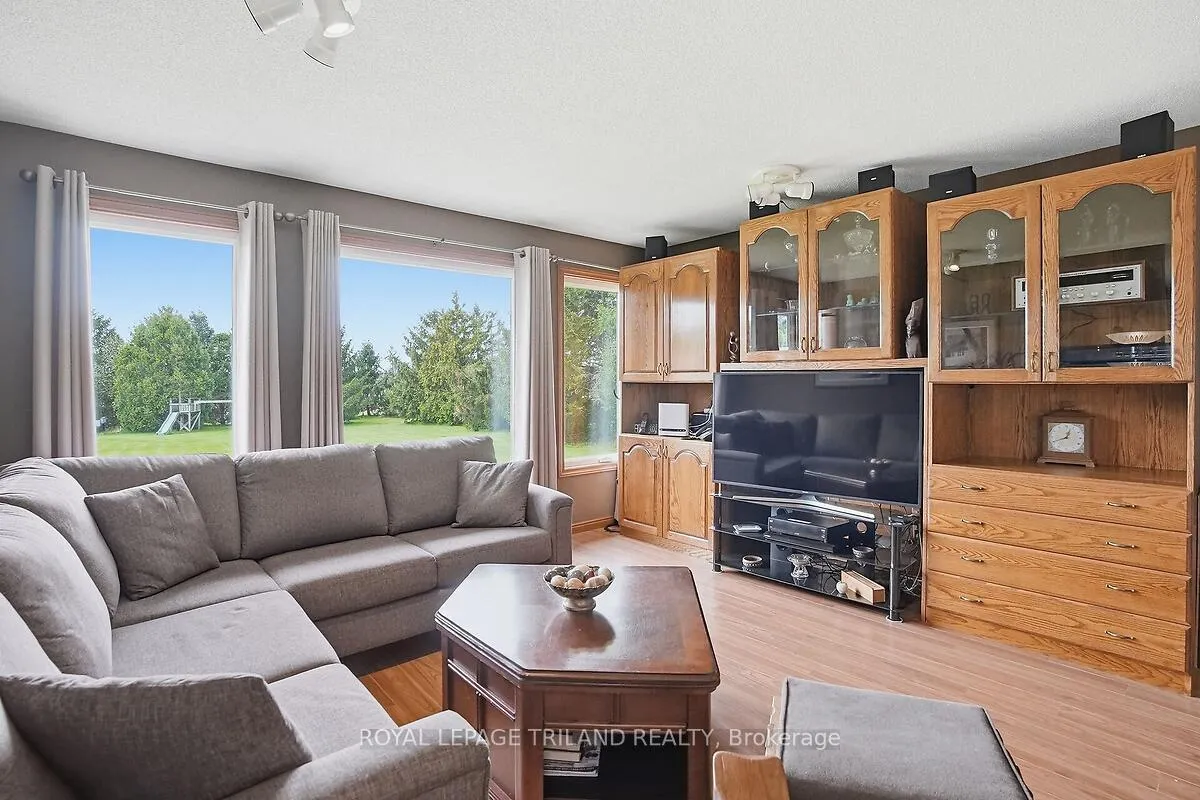 Photo 36 of 24671 Dodge Drive, Strathroy-Caradoc, Cairngorm — HOMEH