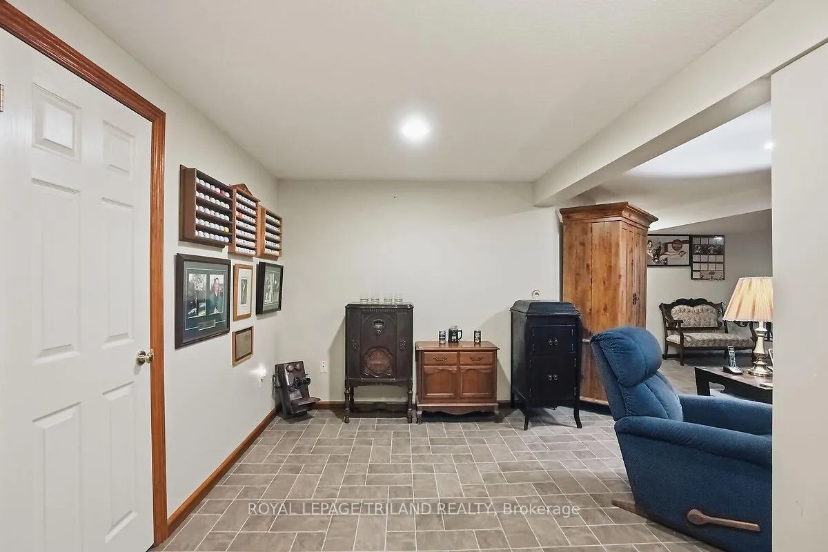 Photo 40 of 24671 Dodge Drive, Strathroy-Caradoc, Cairngorm — HOMEH