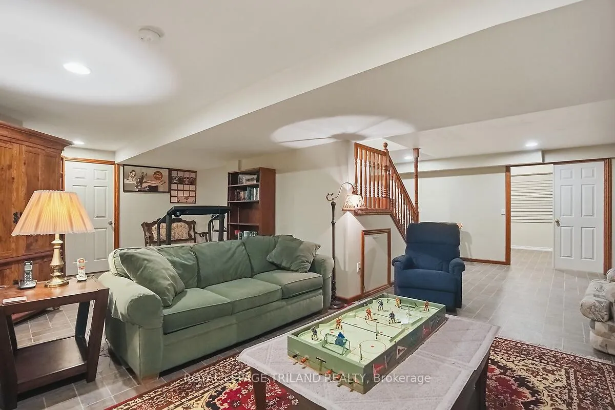 Photo 42 of 24671 Dodge Drive, Strathroy-Caradoc, Cairngorm — HOMEH