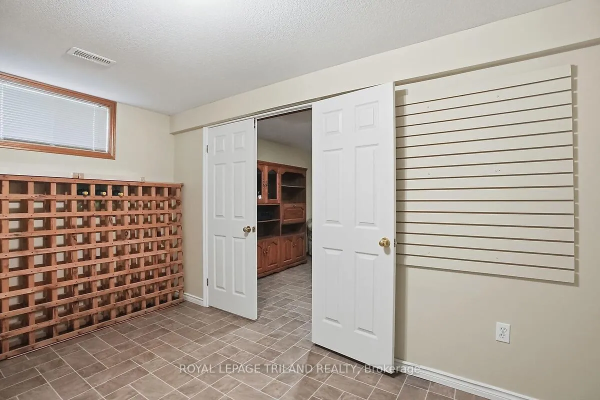 Photo 45 of 24671 Dodge Drive, Strathroy-Caradoc, Cairngorm — HOMEH