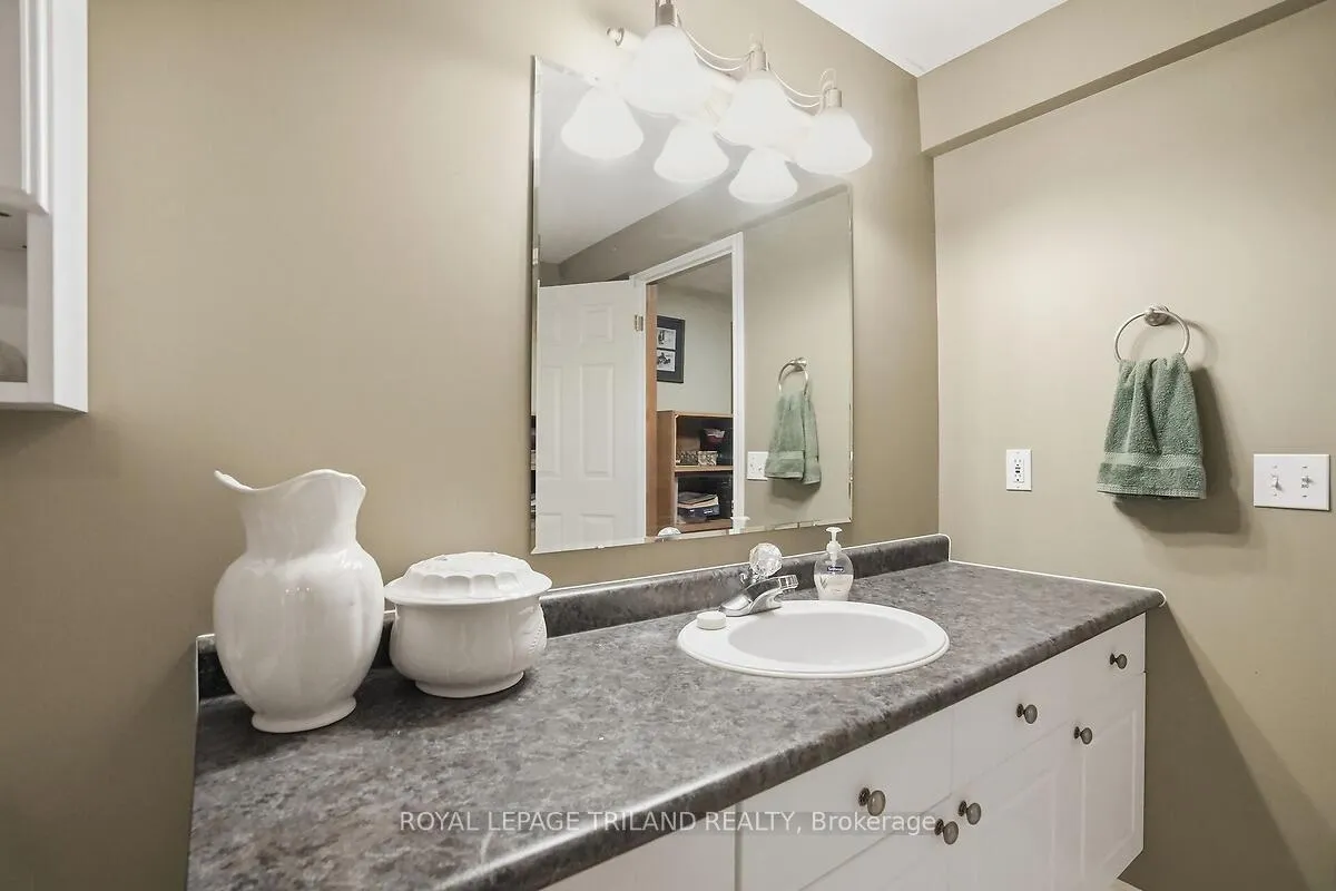 Photo 48 of 24671 Dodge Drive, Strathroy-Caradoc, Cairngorm — HOMEH