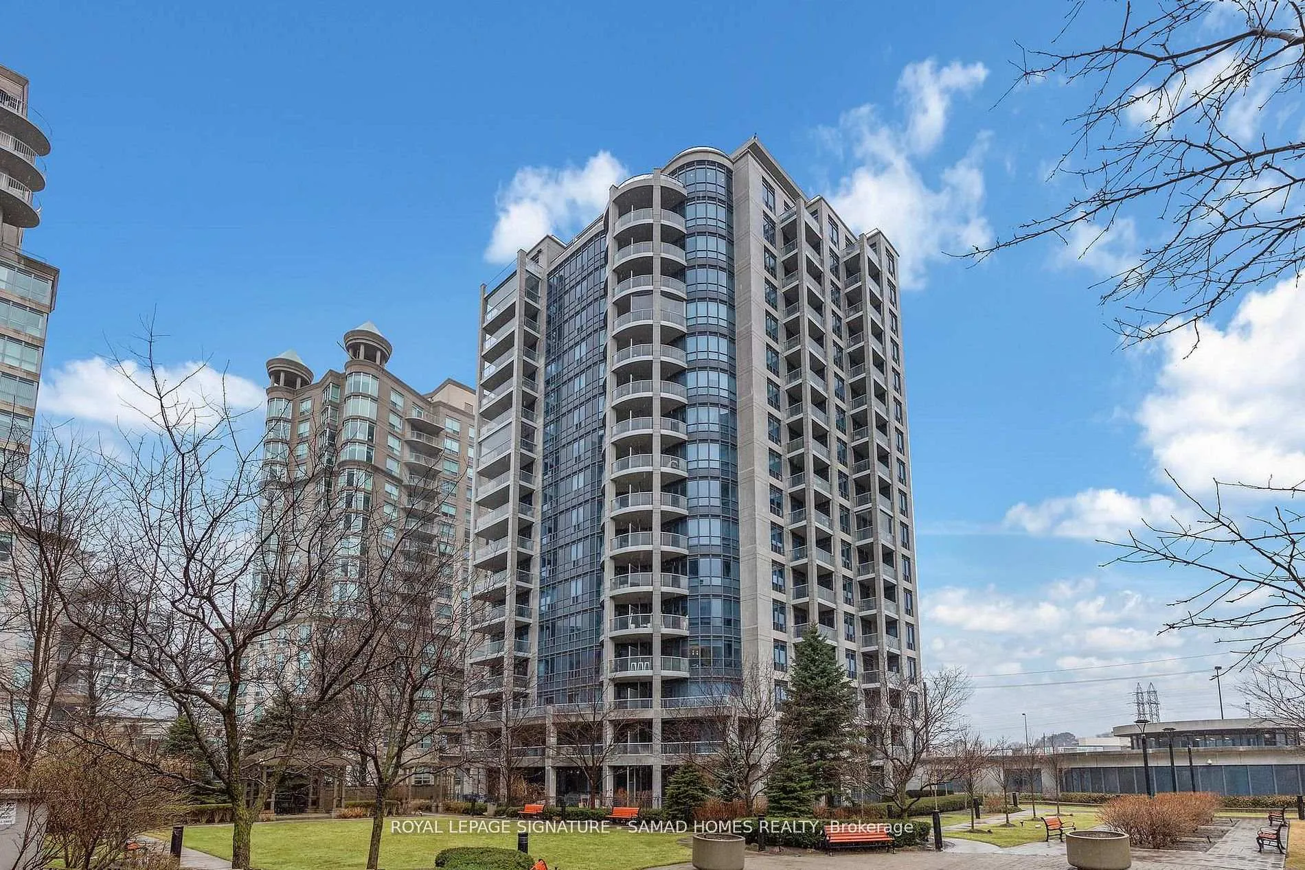 Front of Unit 1004, 2087 Lake Shore Boulevard W