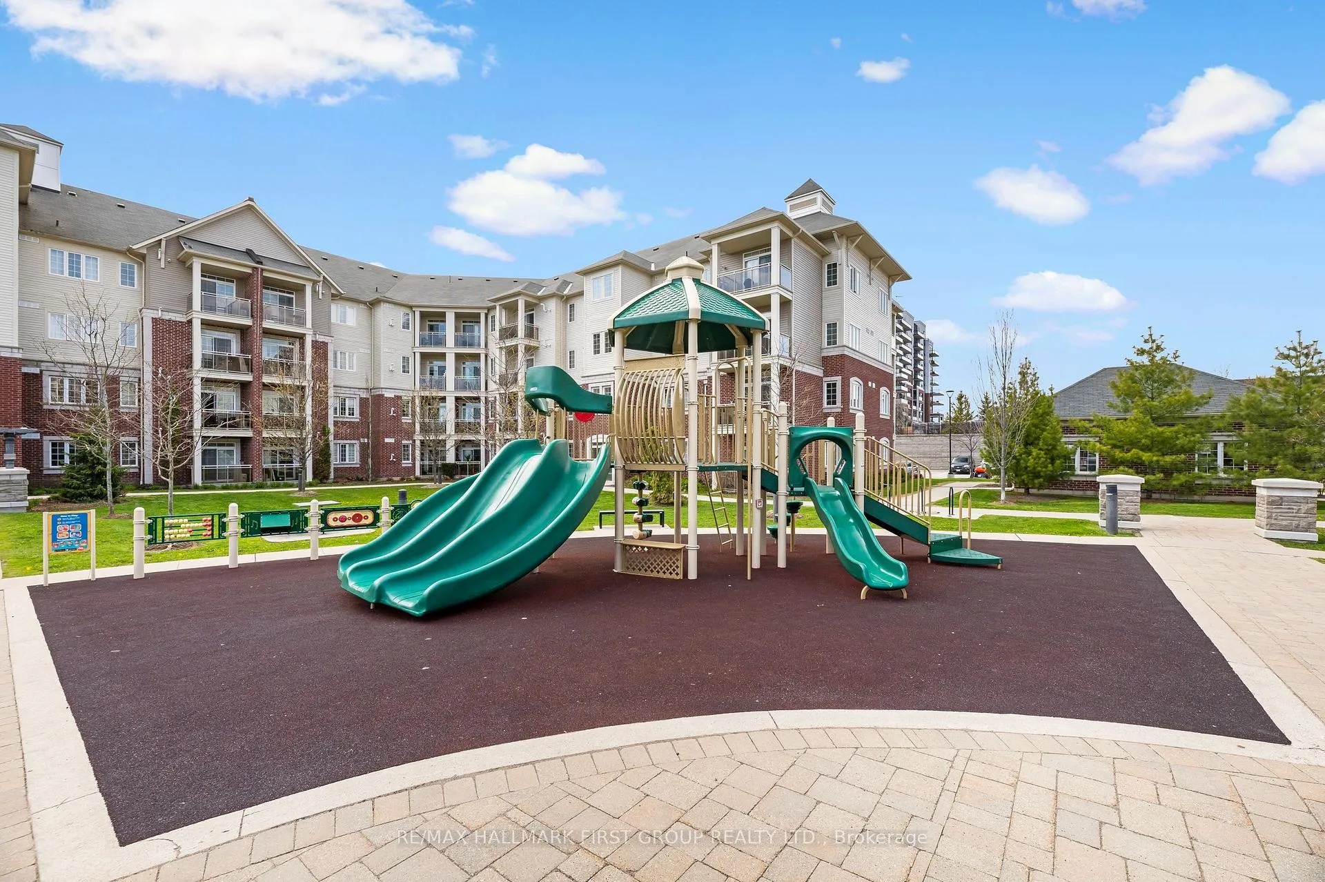 Photo 12 of Unit 111, 80 Aspen Springs Drive, Clarington, Bowmanville — HOMEH