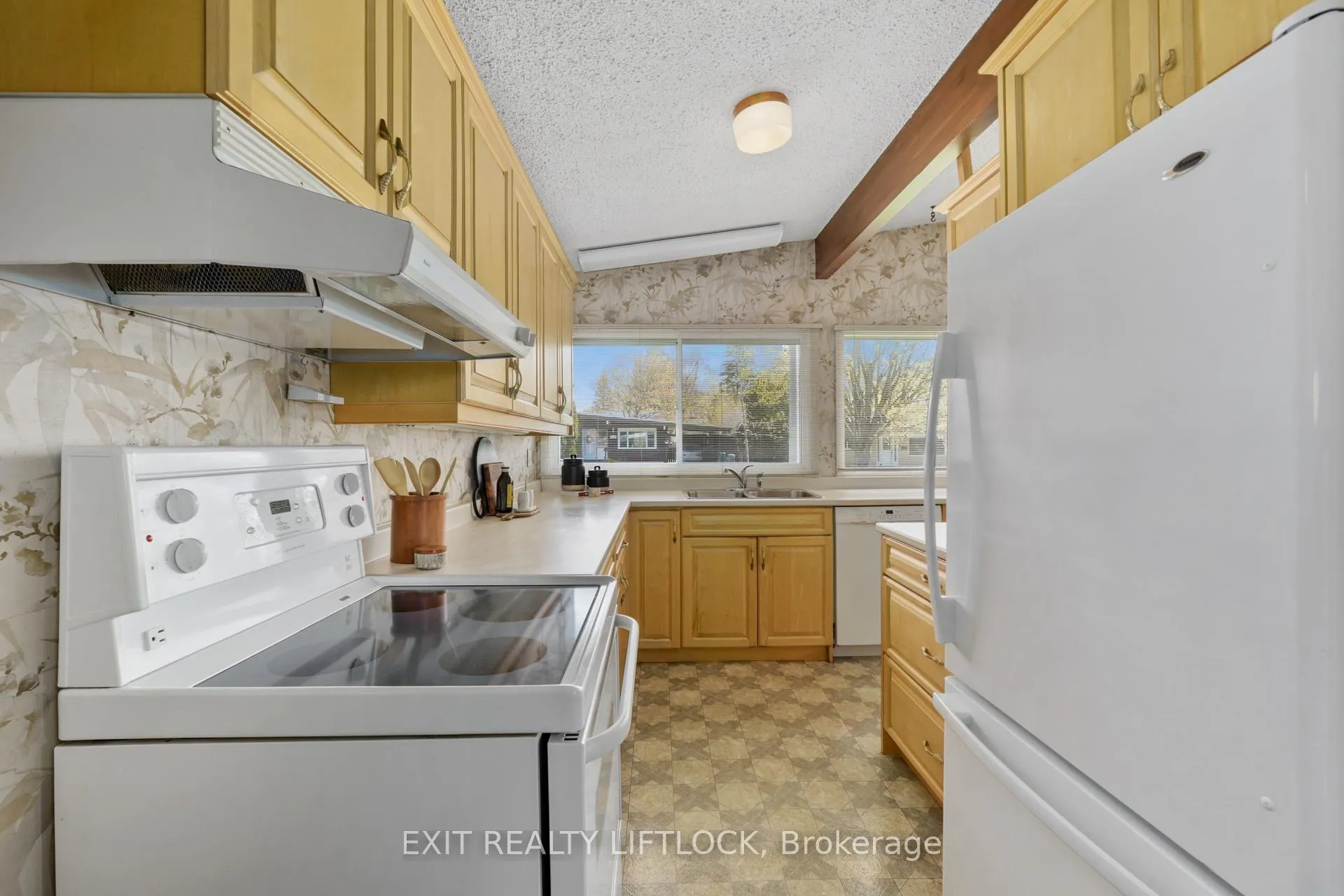 Photo 10 of 1224 Cabot Street, Peterborough, Northcrest Ward 5 — HOMEH