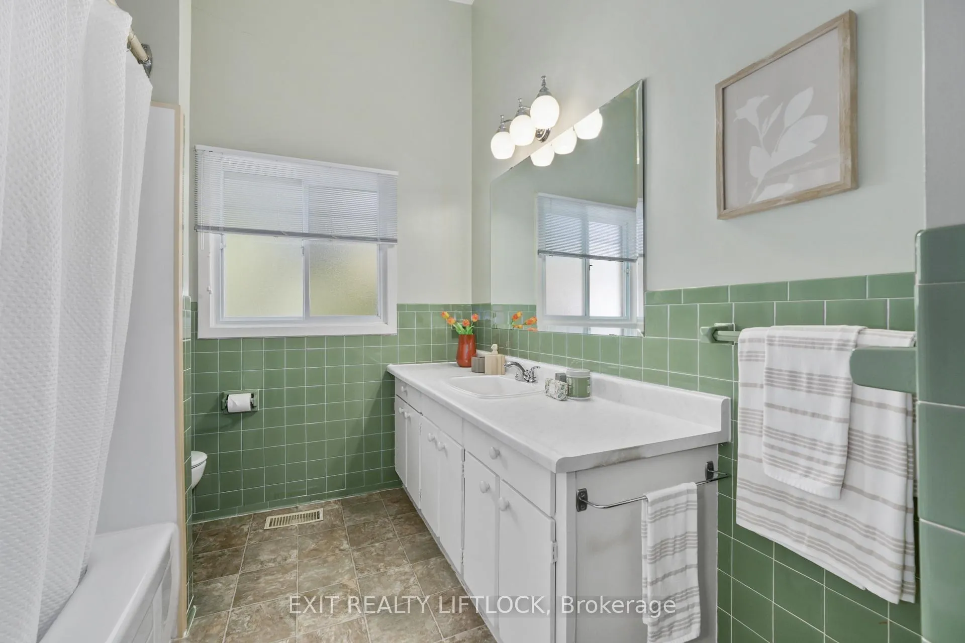 Photo 12 of 1224 Cabot Street, Peterborough, Northcrest Ward 5 — HOMEH