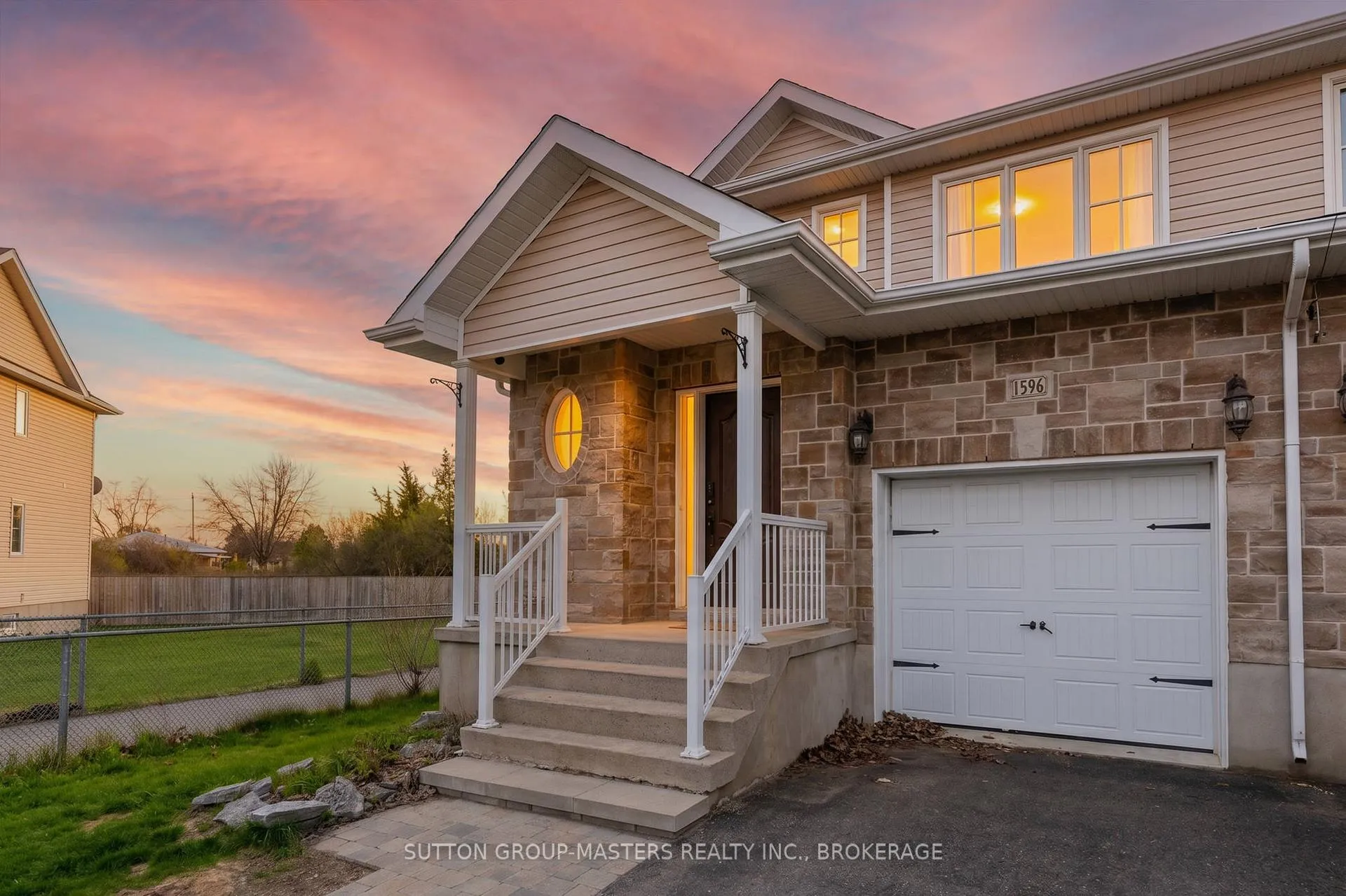 Front of 1596 Crimson Crescent