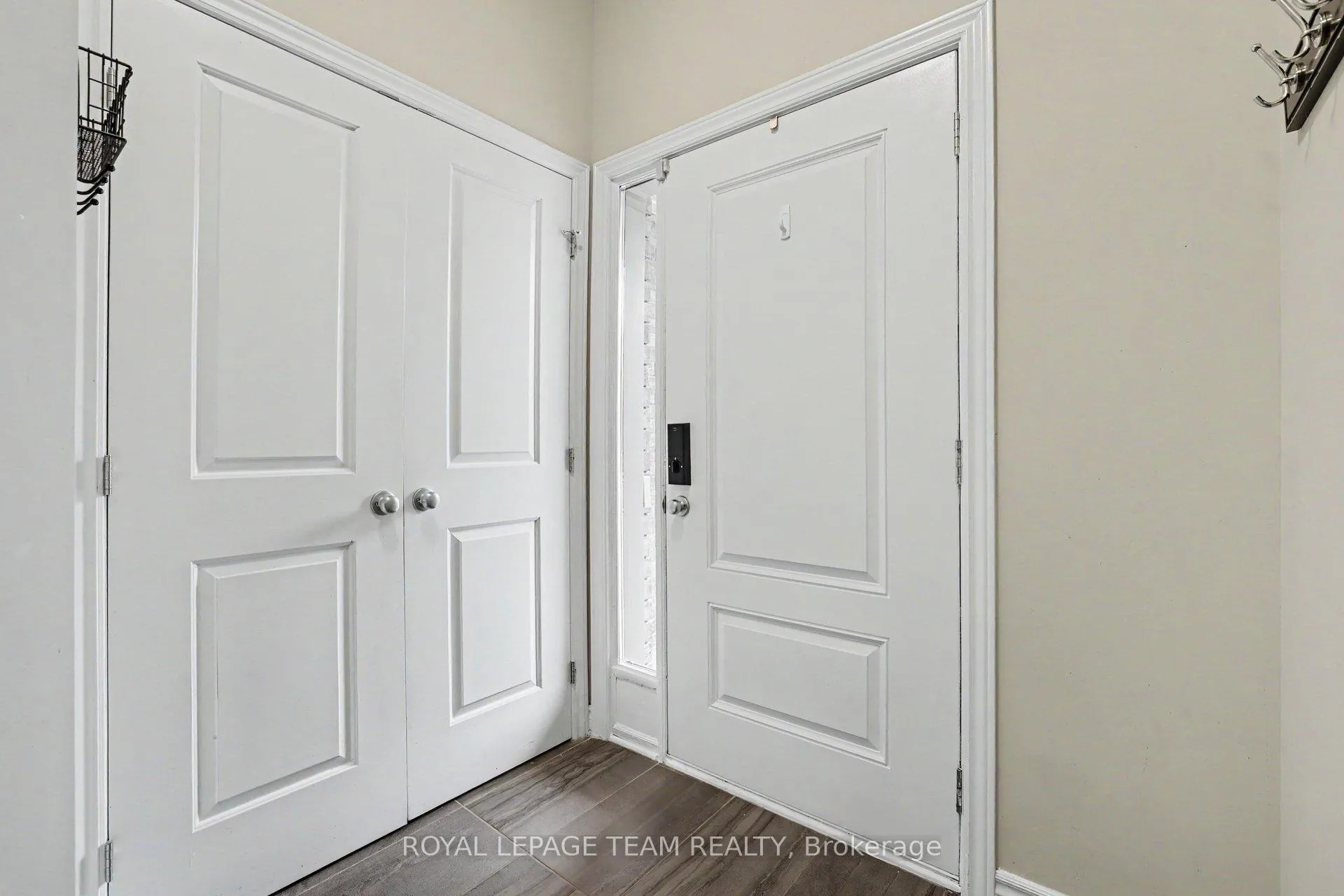 Photo 3 of 293 Fergus Crescent, Ottawa, Barrhaven - Cedargrove/Fraserdale — HOMEH