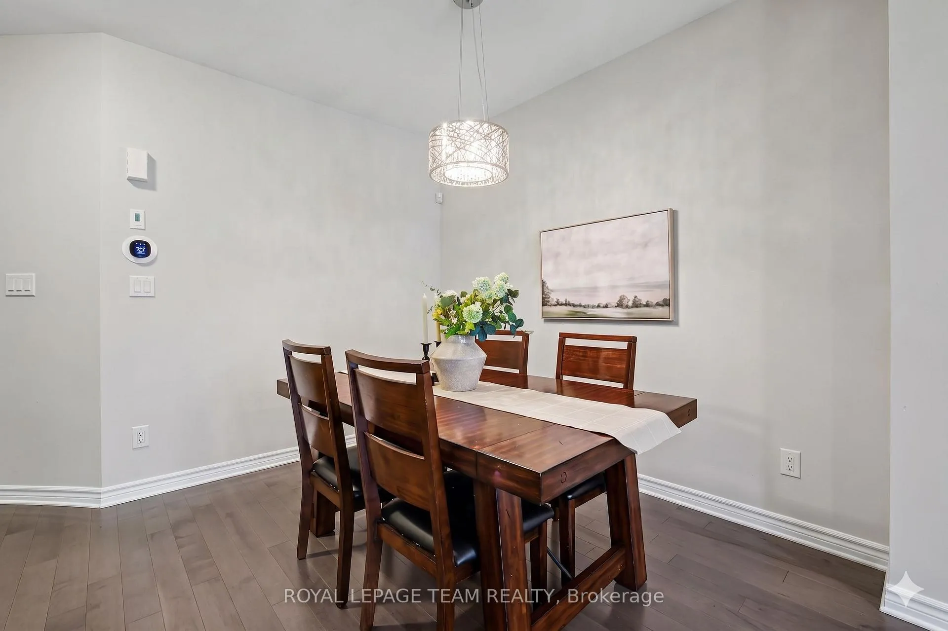 Photo 5 of 293 Fergus Crescent, Ottawa, Barrhaven - Cedargrove/Fraserdale — HOMEH