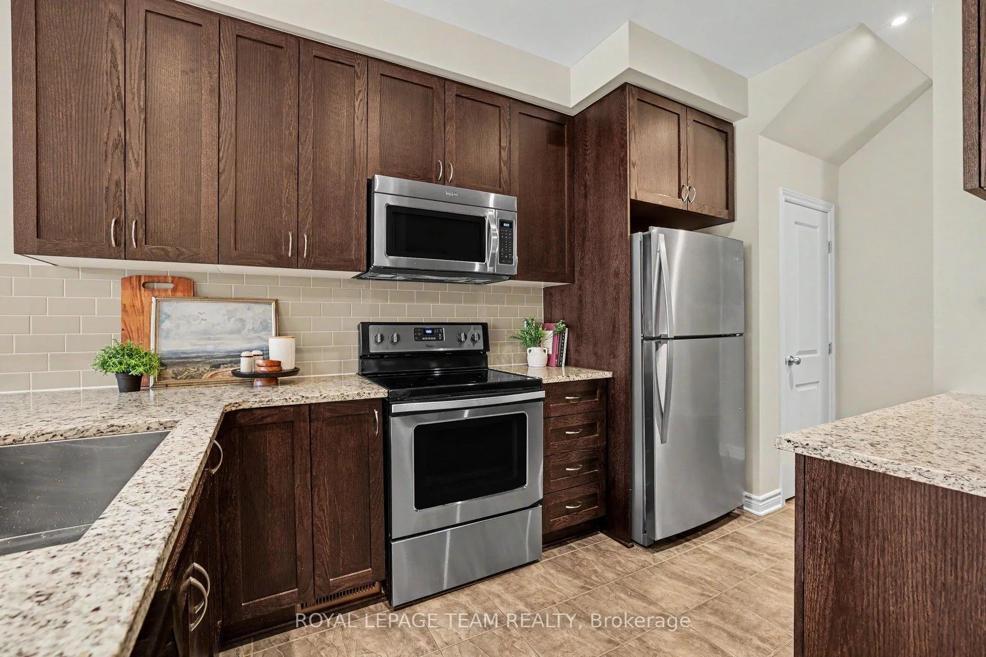 Photo 11 of 293 Fergus Crescent, Ottawa, Barrhaven - Cedargrove/Fraserdale — HOMEH
