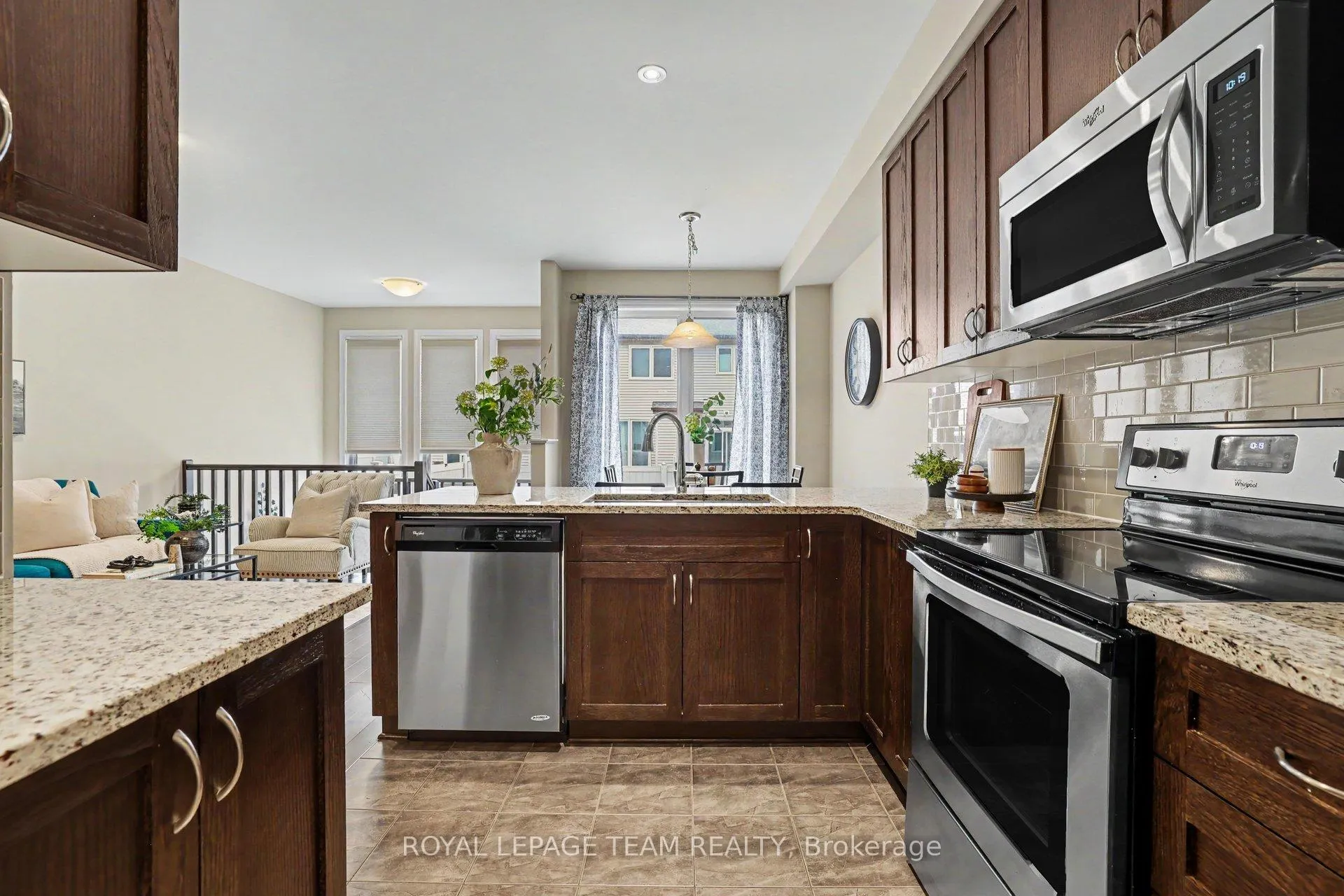 Photo 12 of 293 Fergus Crescent, Ottawa, Barrhaven - Cedargrove/Fraserdale — HOMEH