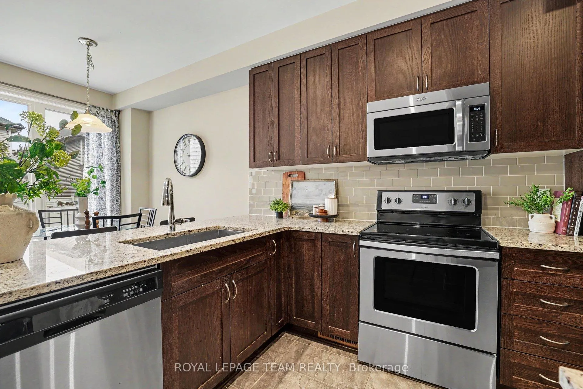 Photo 13 of 293 Fergus Crescent, Ottawa, Barrhaven - Cedargrove/Fraserdale — HOMEH