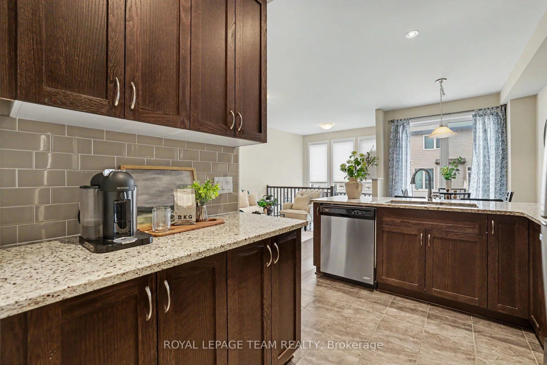 Photo 14 of 293 Fergus Crescent, Ottawa, Barrhaven - Cedargrove/Fraserdale — HOMEH