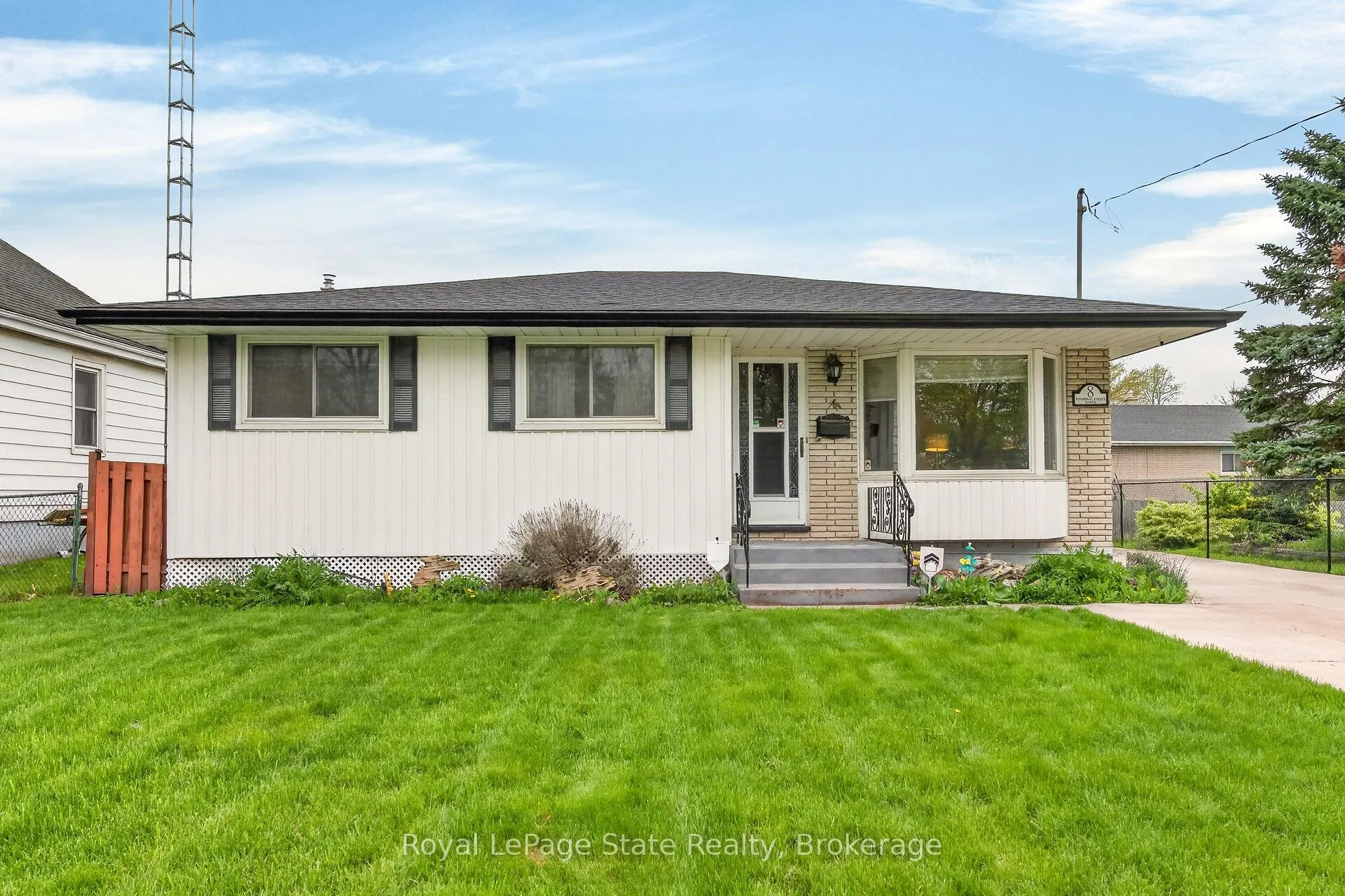 Photo 1 of 8 Woodrow Street N, St. Catharines, Secord Woods — HOMEH