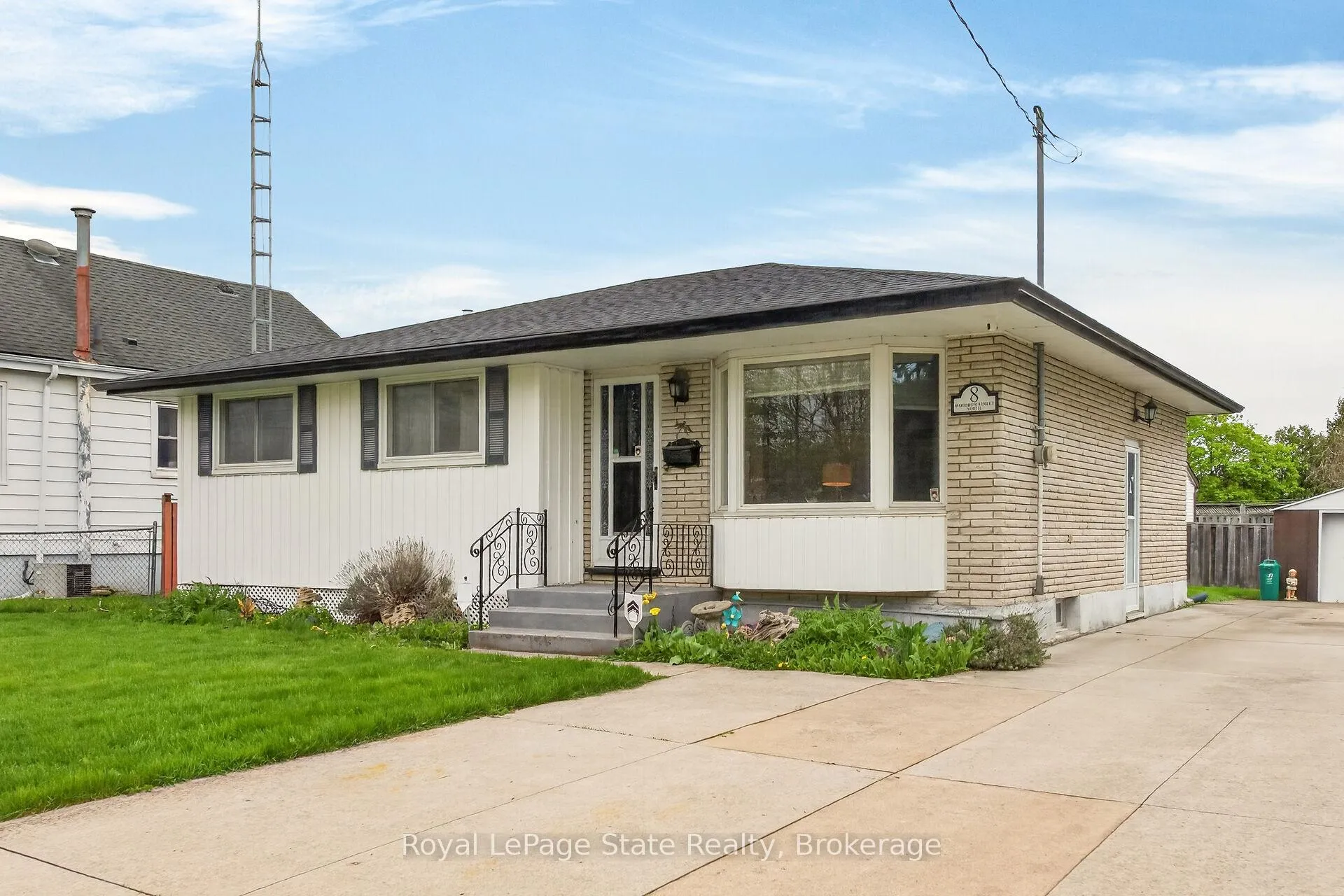 Photo 2 of 8 Woodrow Street N, St. Catharines, Secord Woods — HOMEH