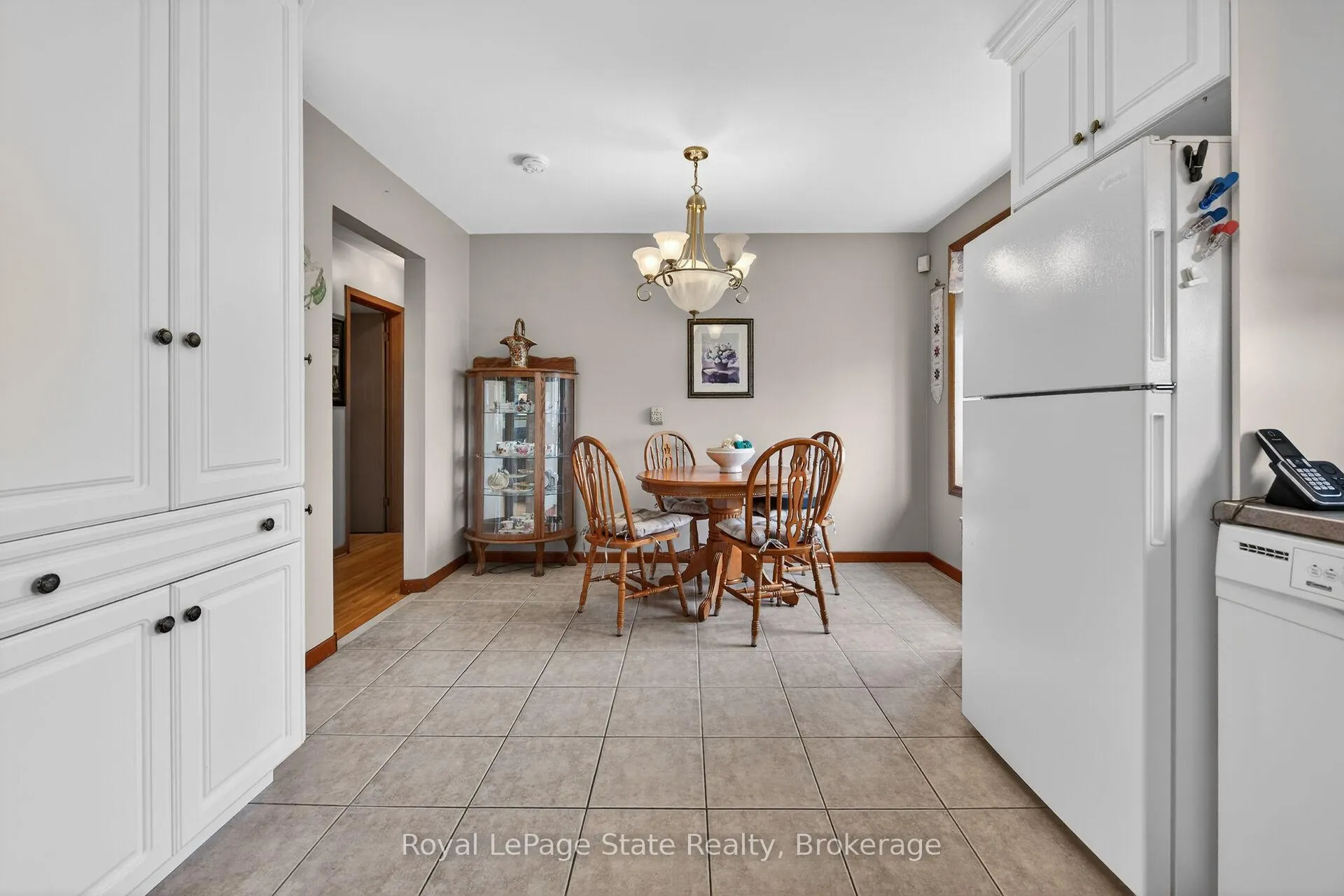 Photo 9 of 8 Woodrow Street N, St. Catharines, Secord Woods — HOMEH