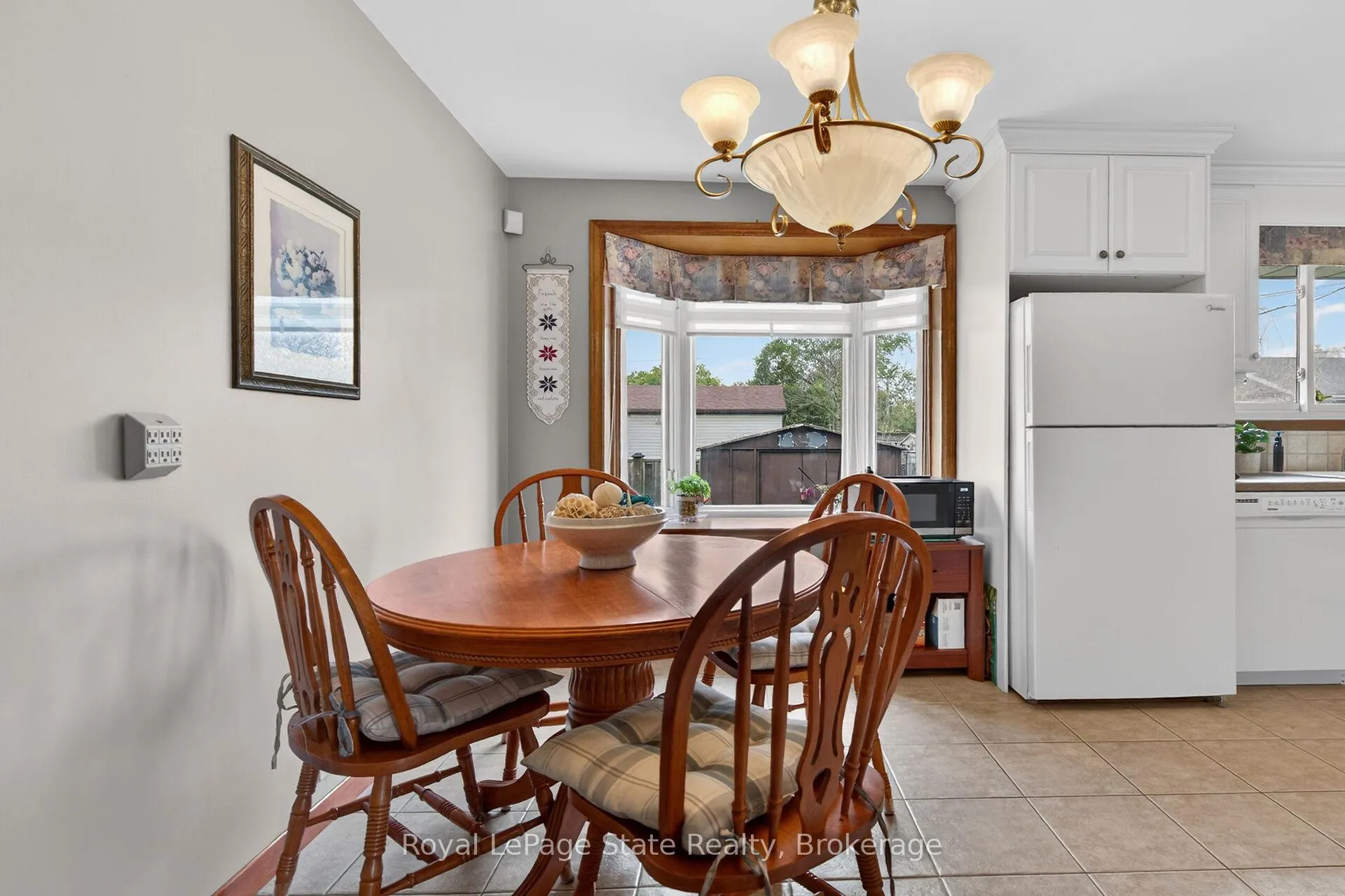 Photo 12 of 8 Woodrow Street N, St. Catharines, Secord Woods — HOMEH