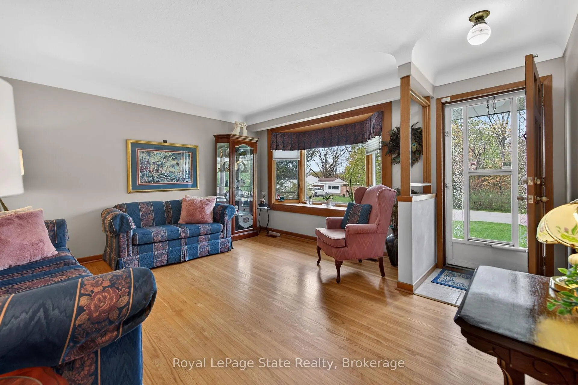 Photo 13 of 8 Woodrow Street N, St. Catharines, Secord Woods — HOMEH