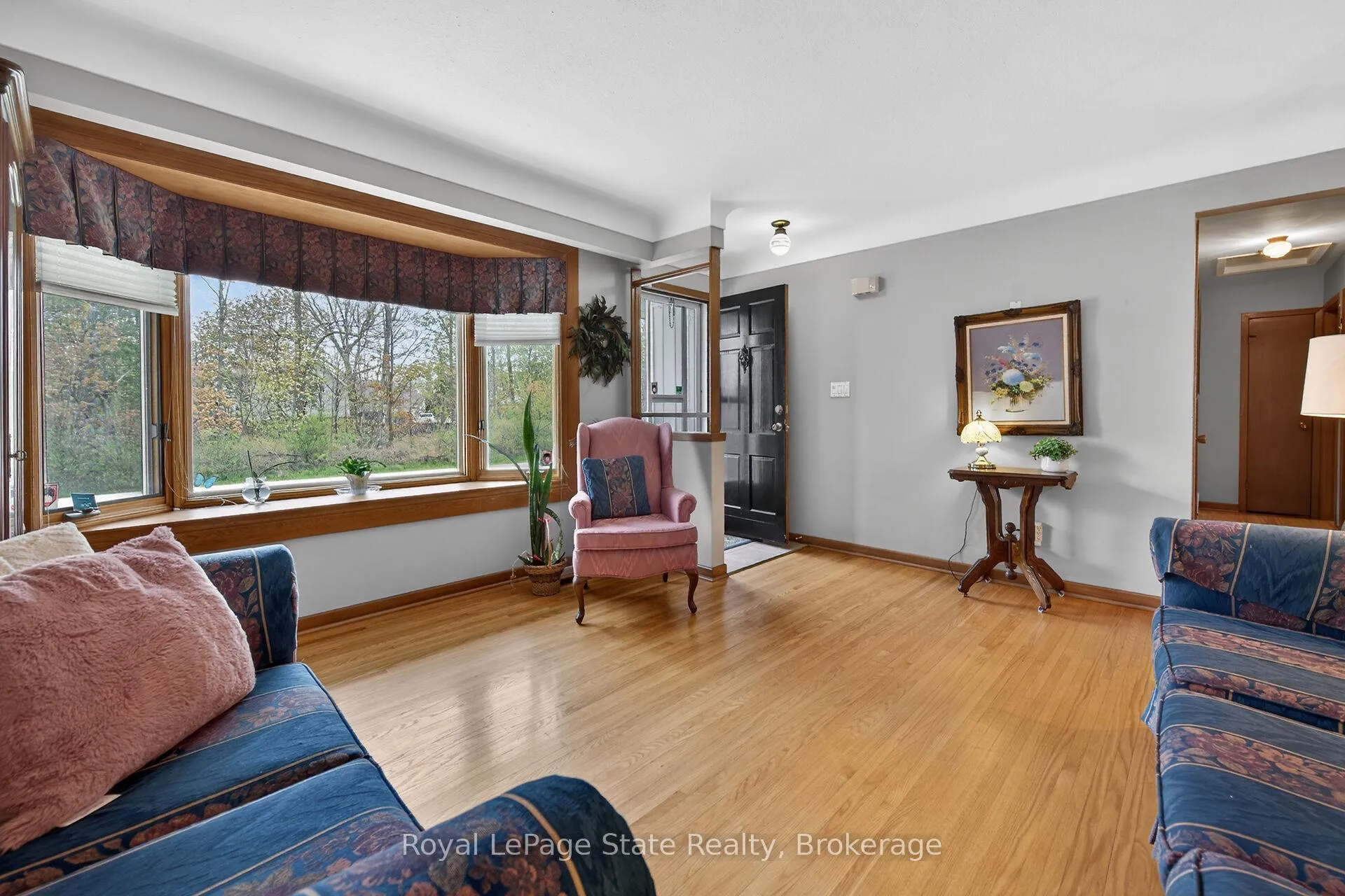 Photo 16 of 8 Woodrow Street N, St. Catharines, Secord Woods — HOMEH
