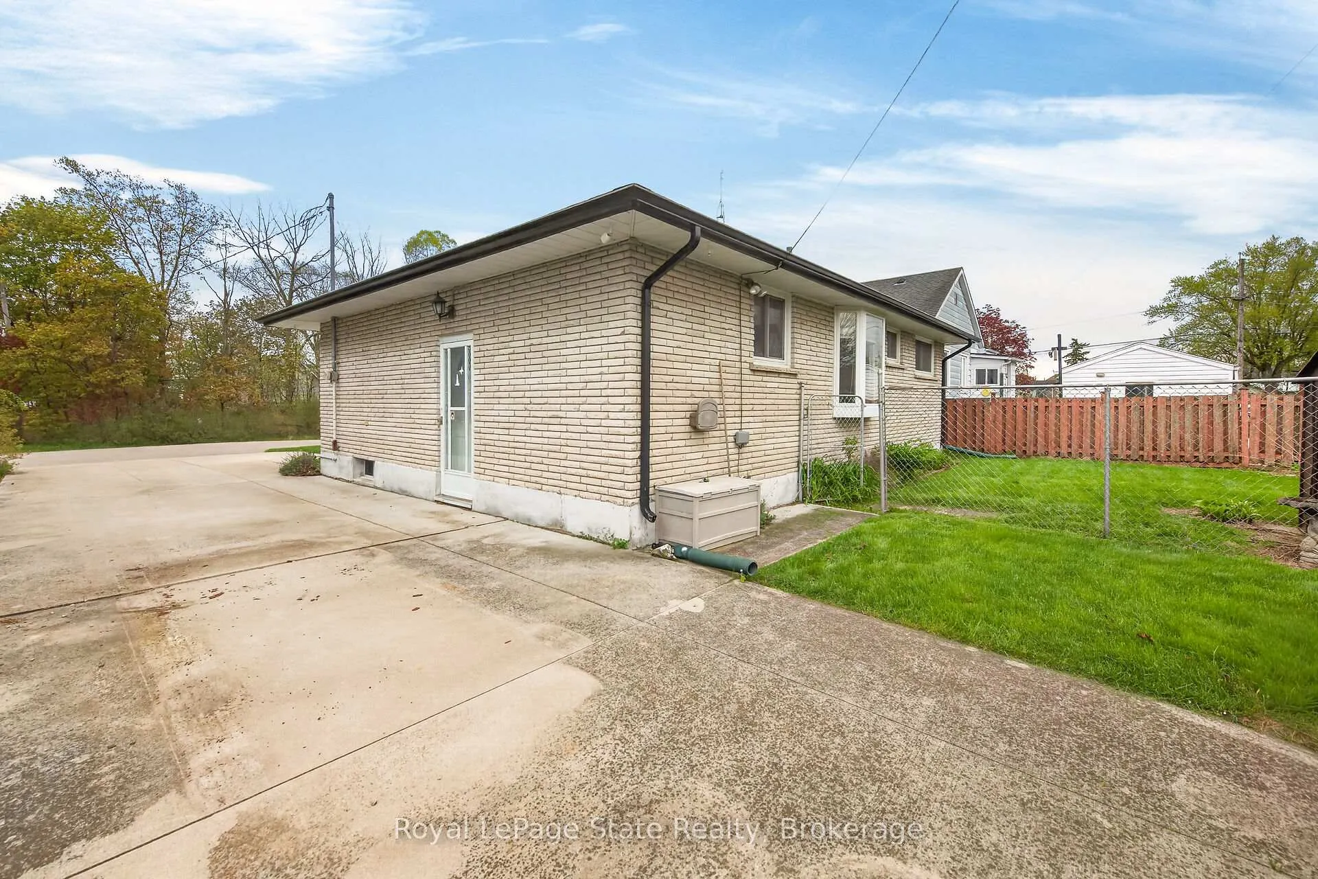 Photo 35 of 8 Woodrow Street N, St. Catharines, Secord Woods — HOMEH