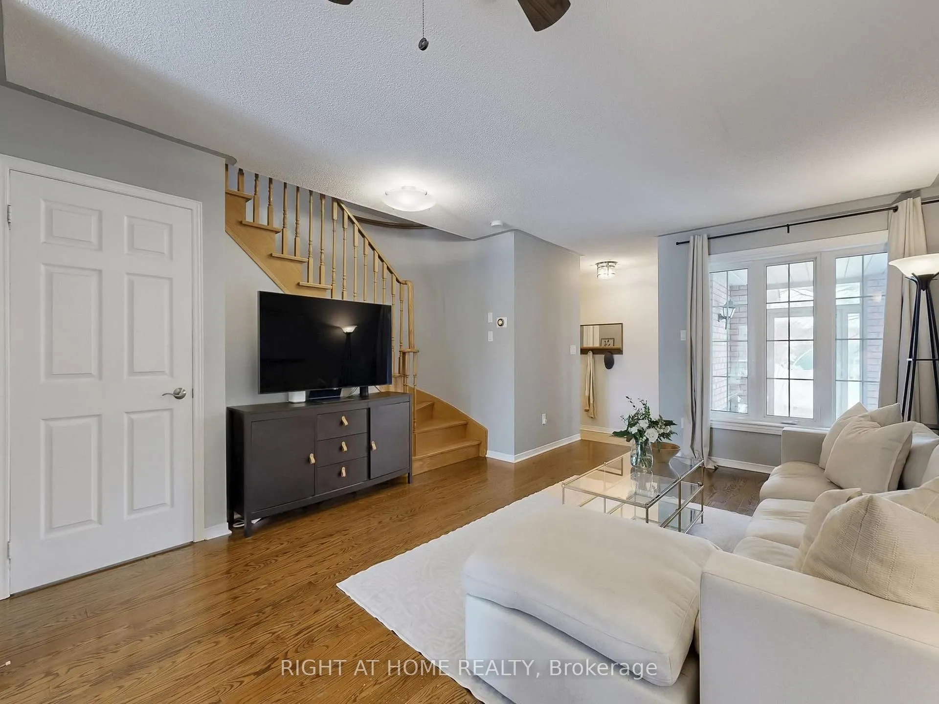 Photo 5 of 605 Willowick Drive, Newmarket, Stonehaven-Wyndham — HOMEH