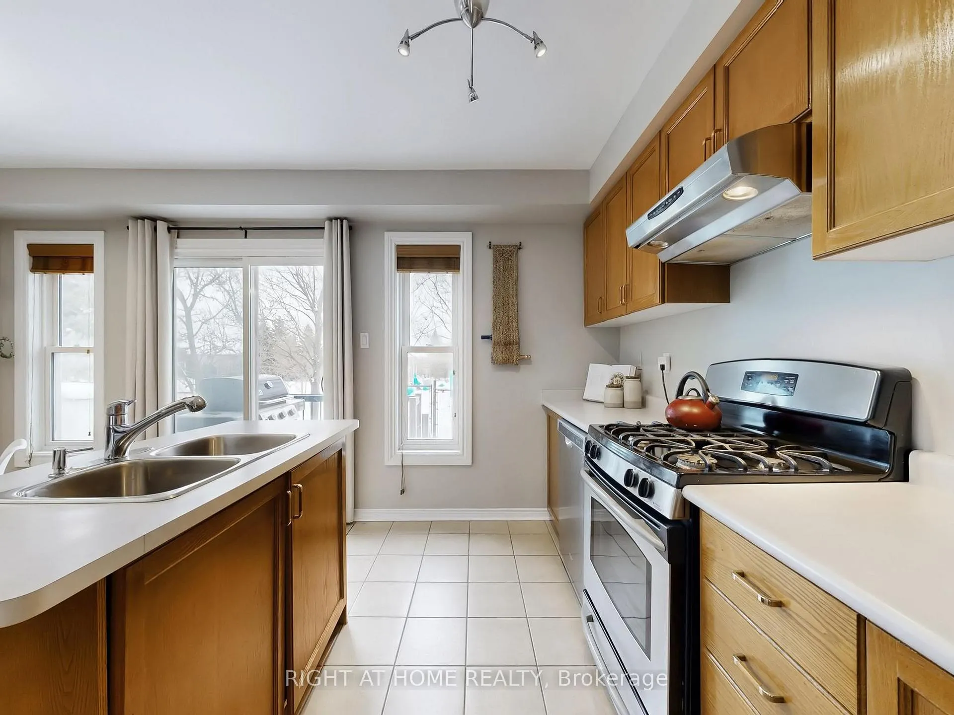 Photo 9 of 605 Willowick Drive, Newmarket, Stonehaven-Wyndham — HOMEH