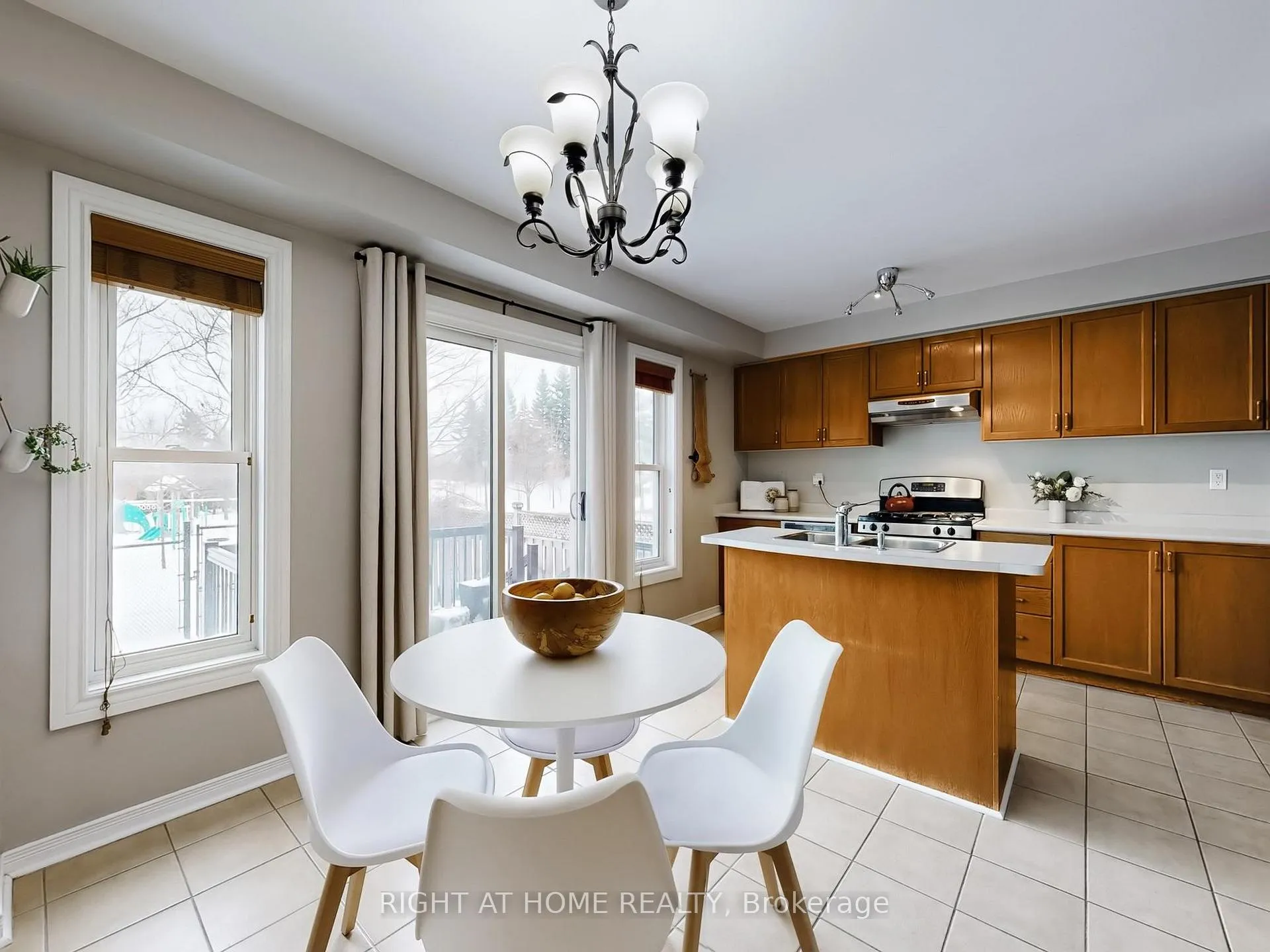Photo 11 of 605 Willowick Drive, Newmarket, Stonehaven-Wyndham — HOMEH