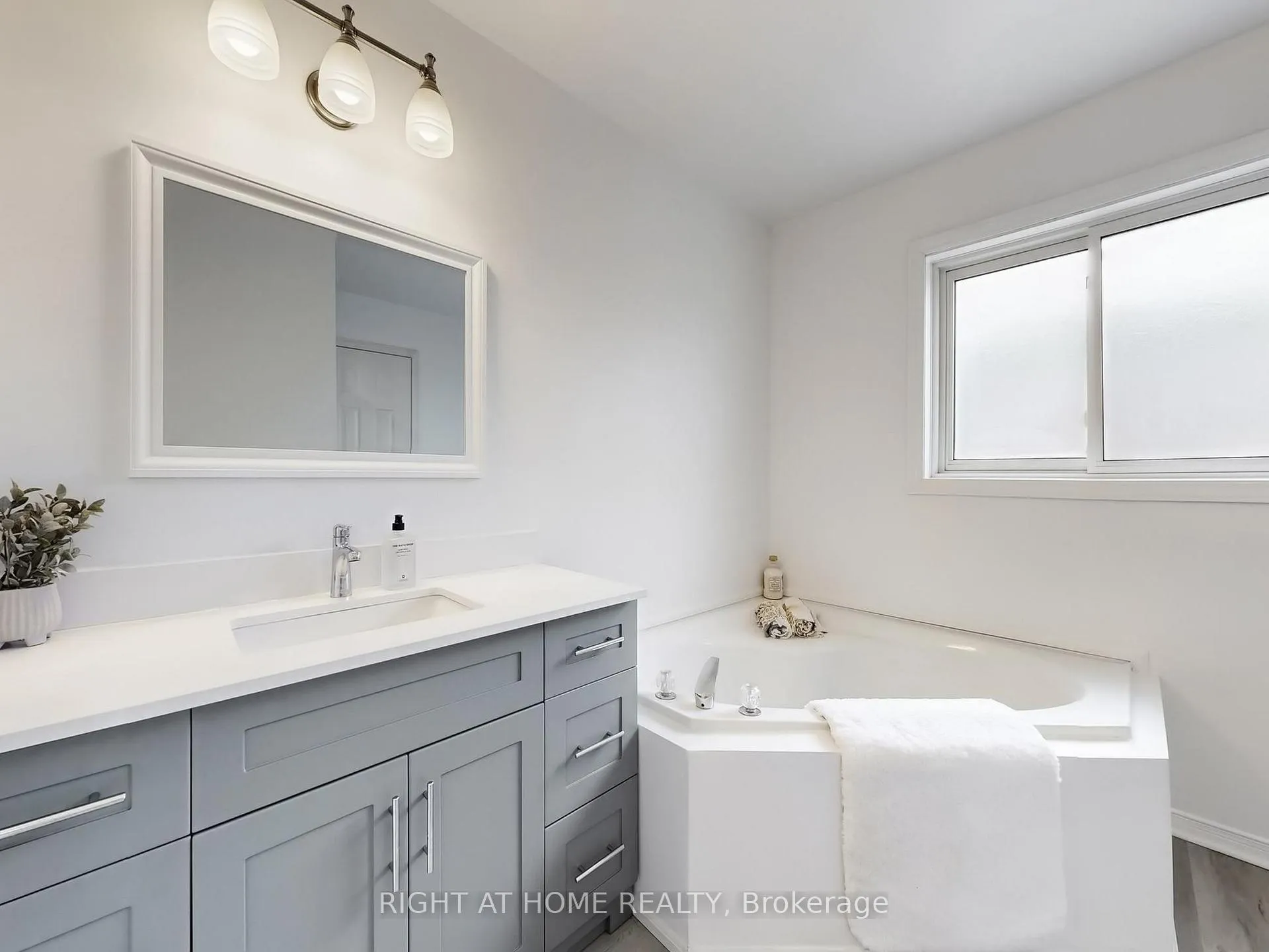 Photo 18 of 605 Willowick Drive, Newmarket, Stonehaven-Wyndham — HOMEH