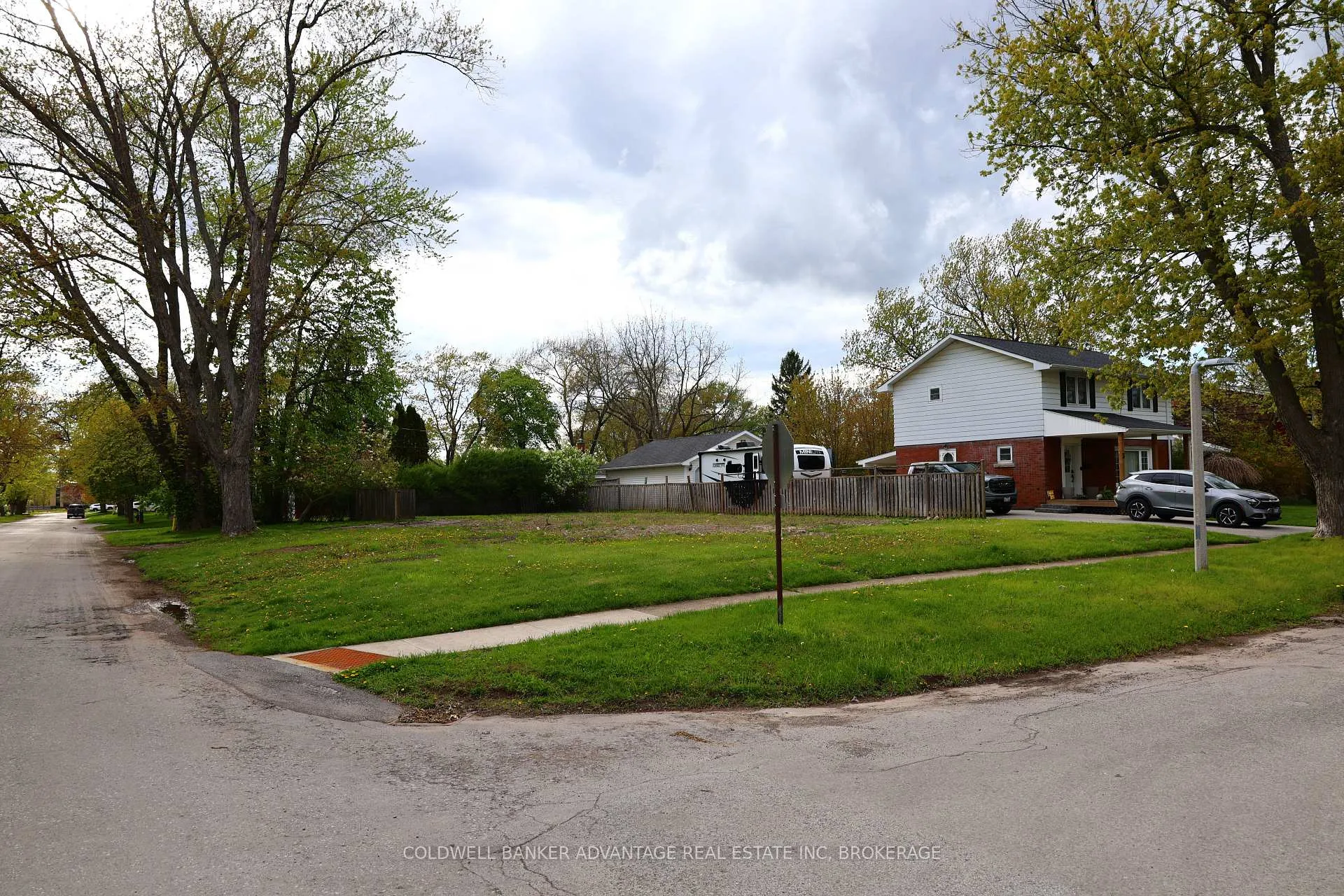 Photo 2 of 74 Summit Avenue, Welland, Prince Charles — HOMEH
