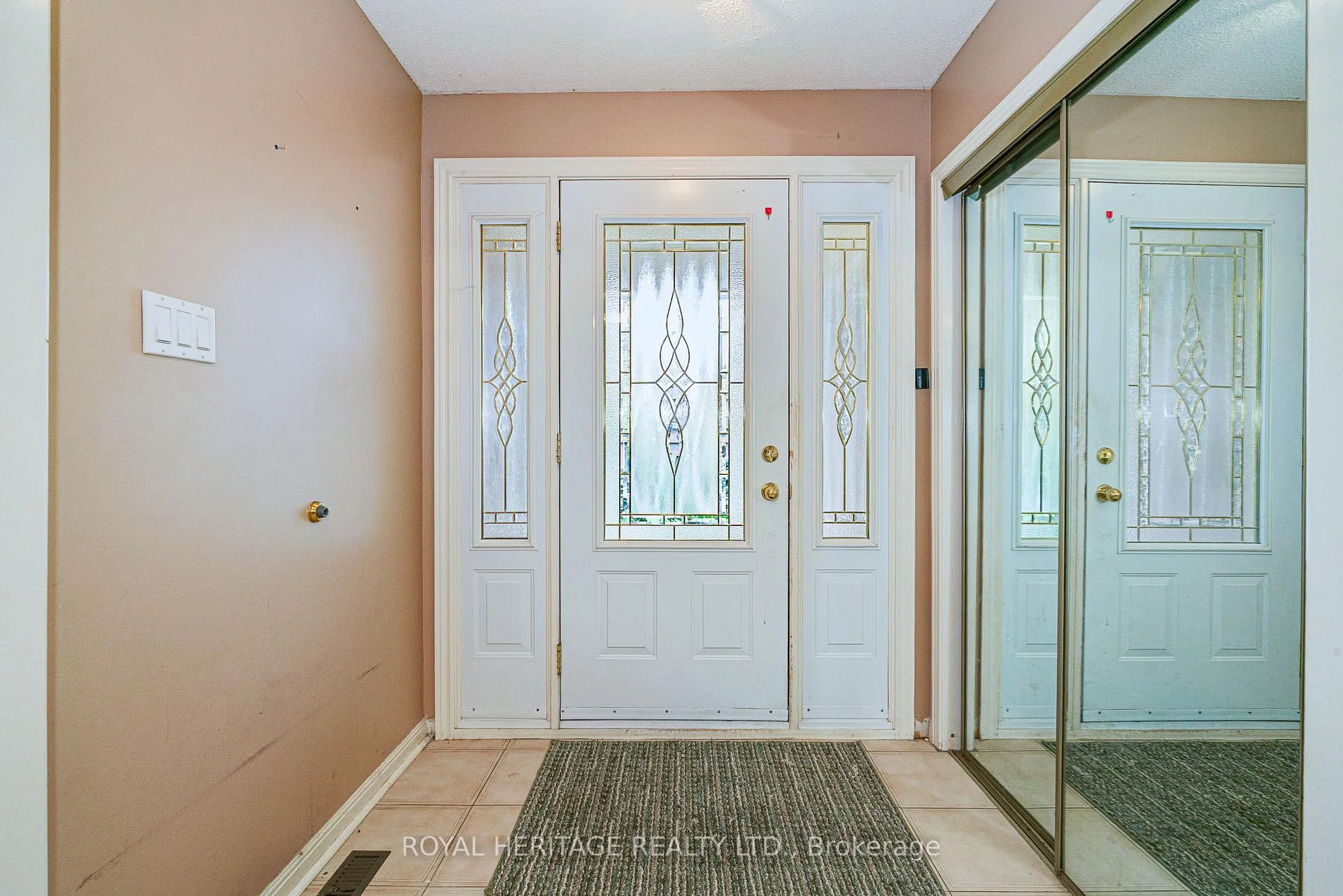Photo 2 of 100 Squire Bakers Lane, Markham, Sherwood-Amberglen — HOMEH