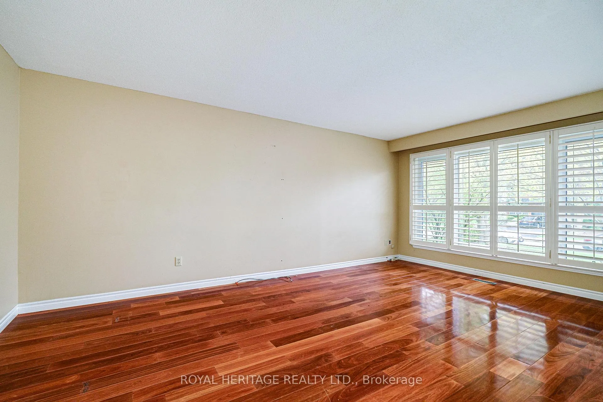 Photo 4 of 100 Squire Bakers Lane, Markham, Sherwood-Amberglen — HOMEH