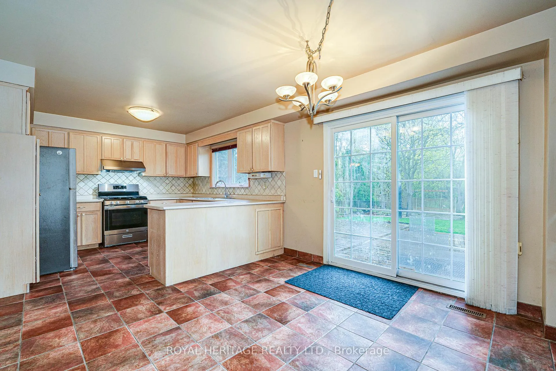 Photo 8 of 100 Squire Bakers Lane, Markham, Sherwood-Amberglen — HOMEH