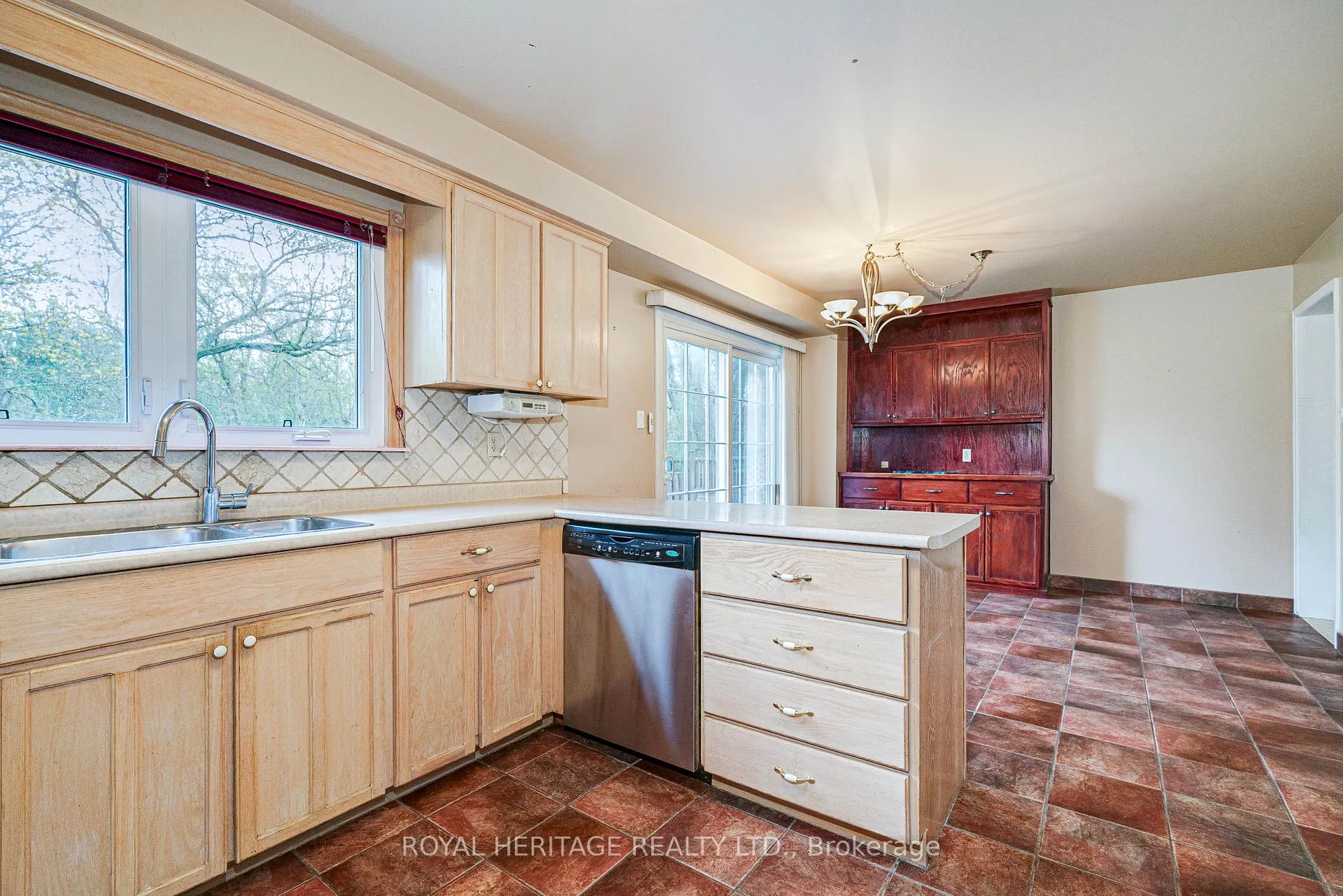 Photo 11 of 100 Squire Bakers Lane, Markham, Sherwood-Amberglen — HOMEH