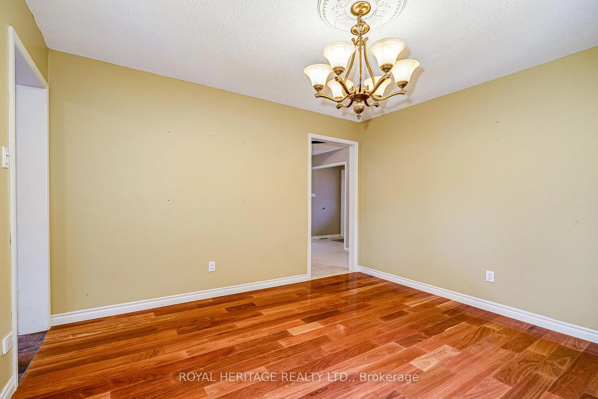 Photo 13 of 100 Squire Bakers Lane, Markham, Sherwood-Amberglen — HOMEH