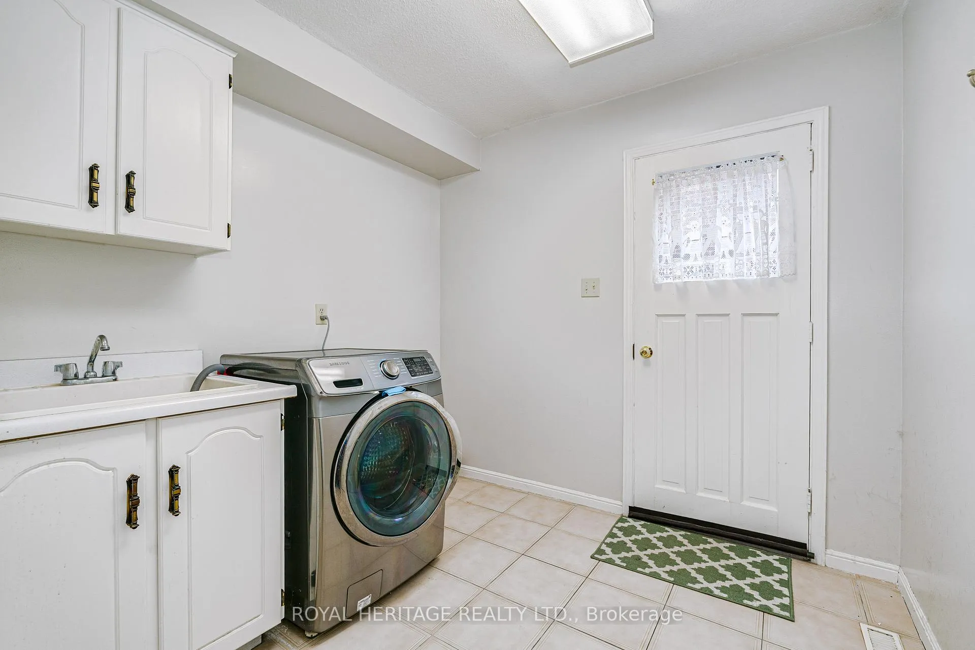 Photo 15 of 100 Squire Bakers Lane, Markham, Sherwood-Amberglen — HOMEH