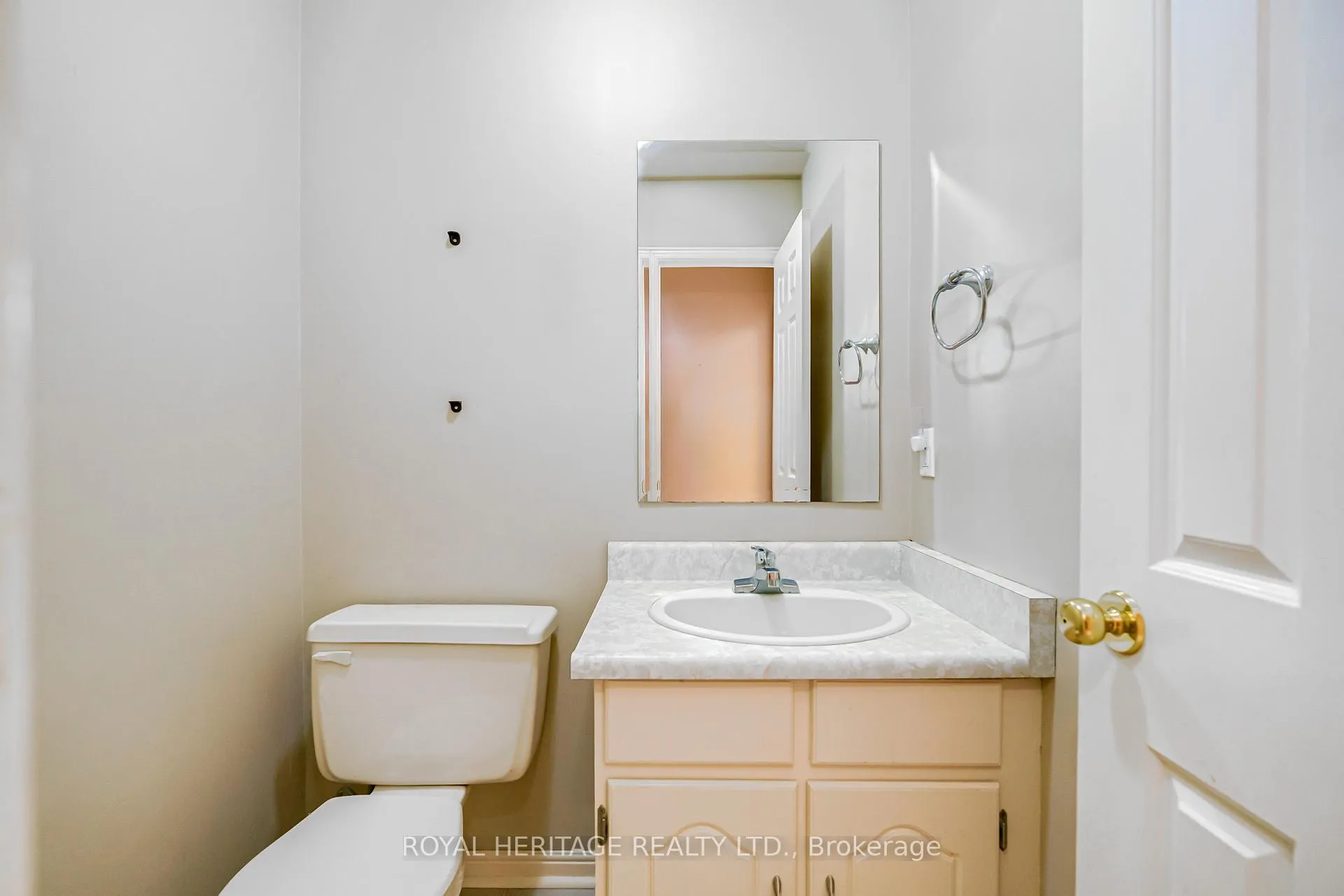 Photo 16 of 100 Squire Bakers Lane, Markham, Sherwood-Amberglen — HOMEH