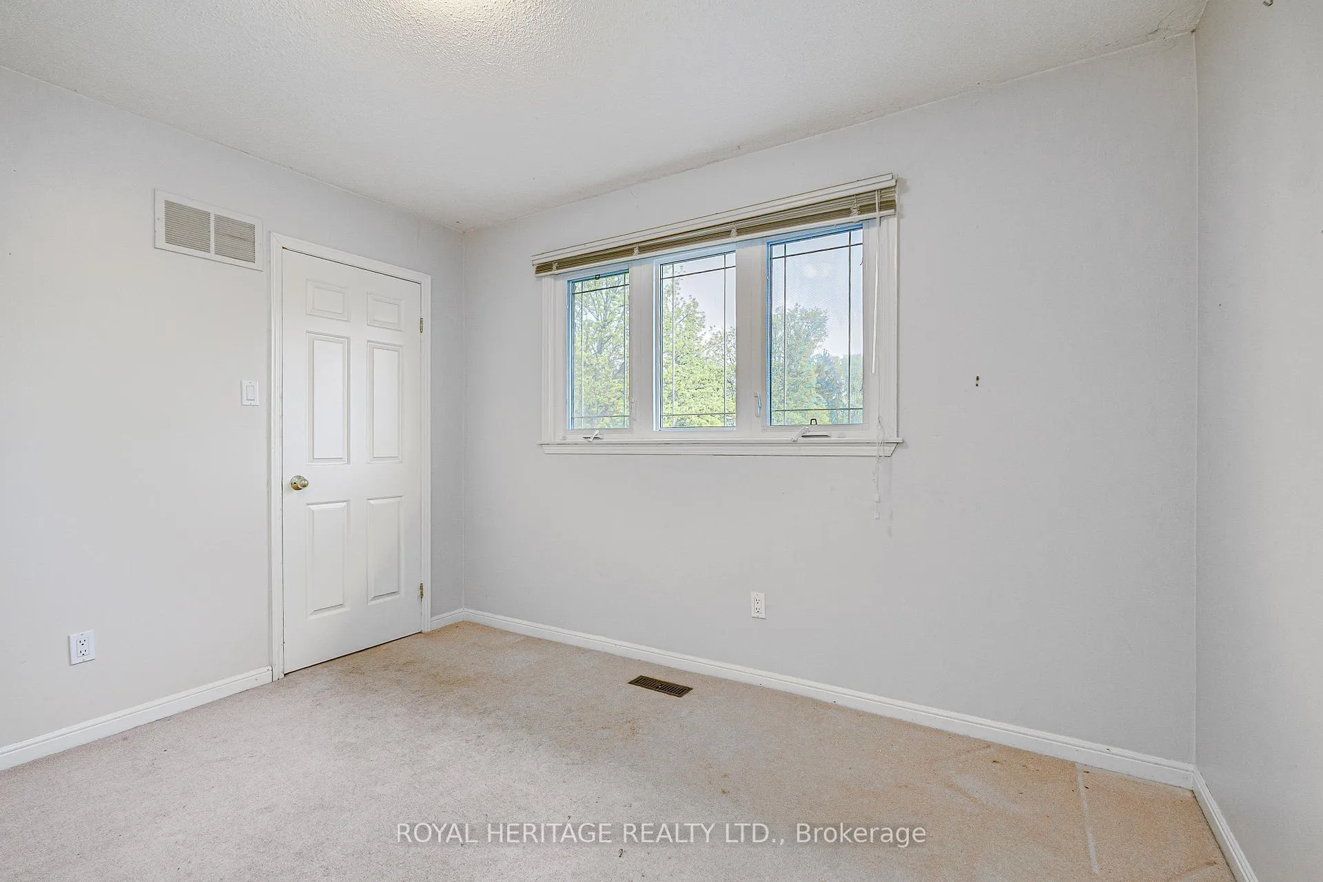 Photo 18 of 100 Squire Bakers Lane, Markham, Sherwood-Amberglen — HOMEH
